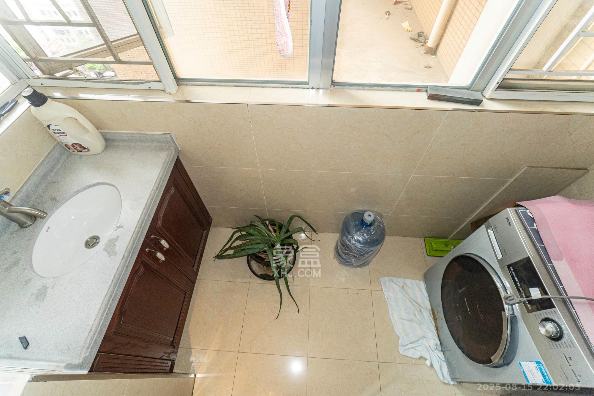 恒广国际景园一二区  4室2厅2卫    131.0万 恒广国际景园一二区  4室2厅2卫    131.0万阳台