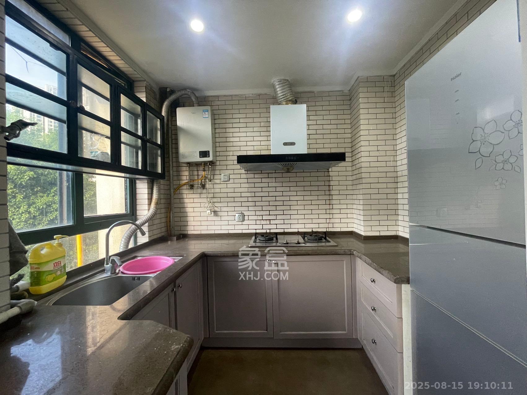 维一星城原山苑  4室2厅1卫    2300.0元/月 维一星城原山苑  4室2厅1卫    2300.0元/月室内图