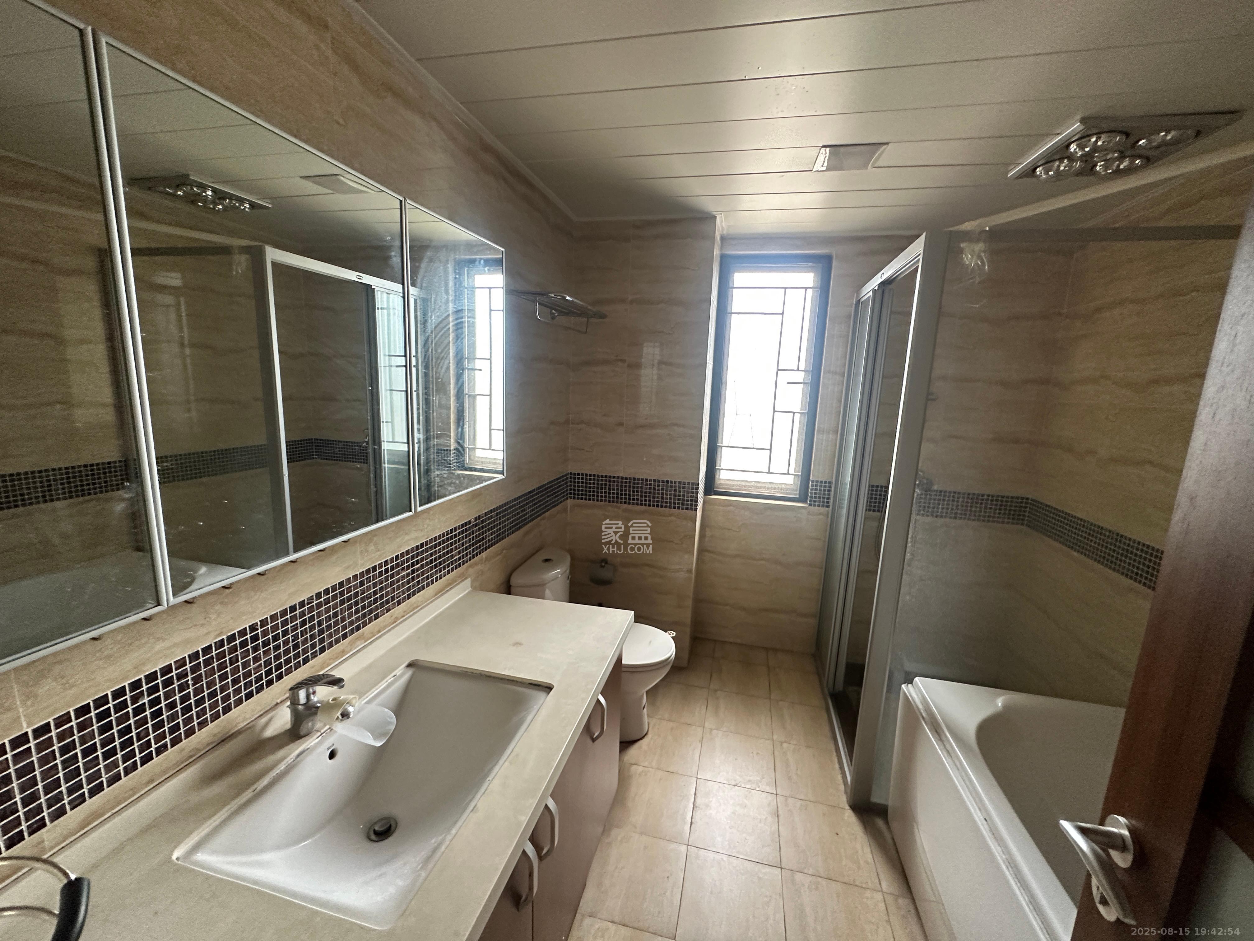 万科金域华府一期  3室2厅2卫    2800.0元/月 万科金域华府一期  3室2厅2卫    2800.0元/月室内图