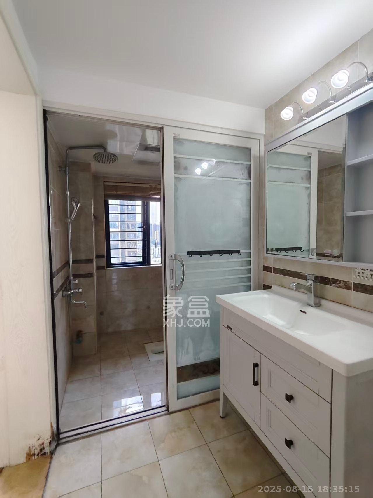 长房时代城 4室2厅2卫 4800.0元/月 长房时代城 4室2厅2卫 4800.0元/月室内图