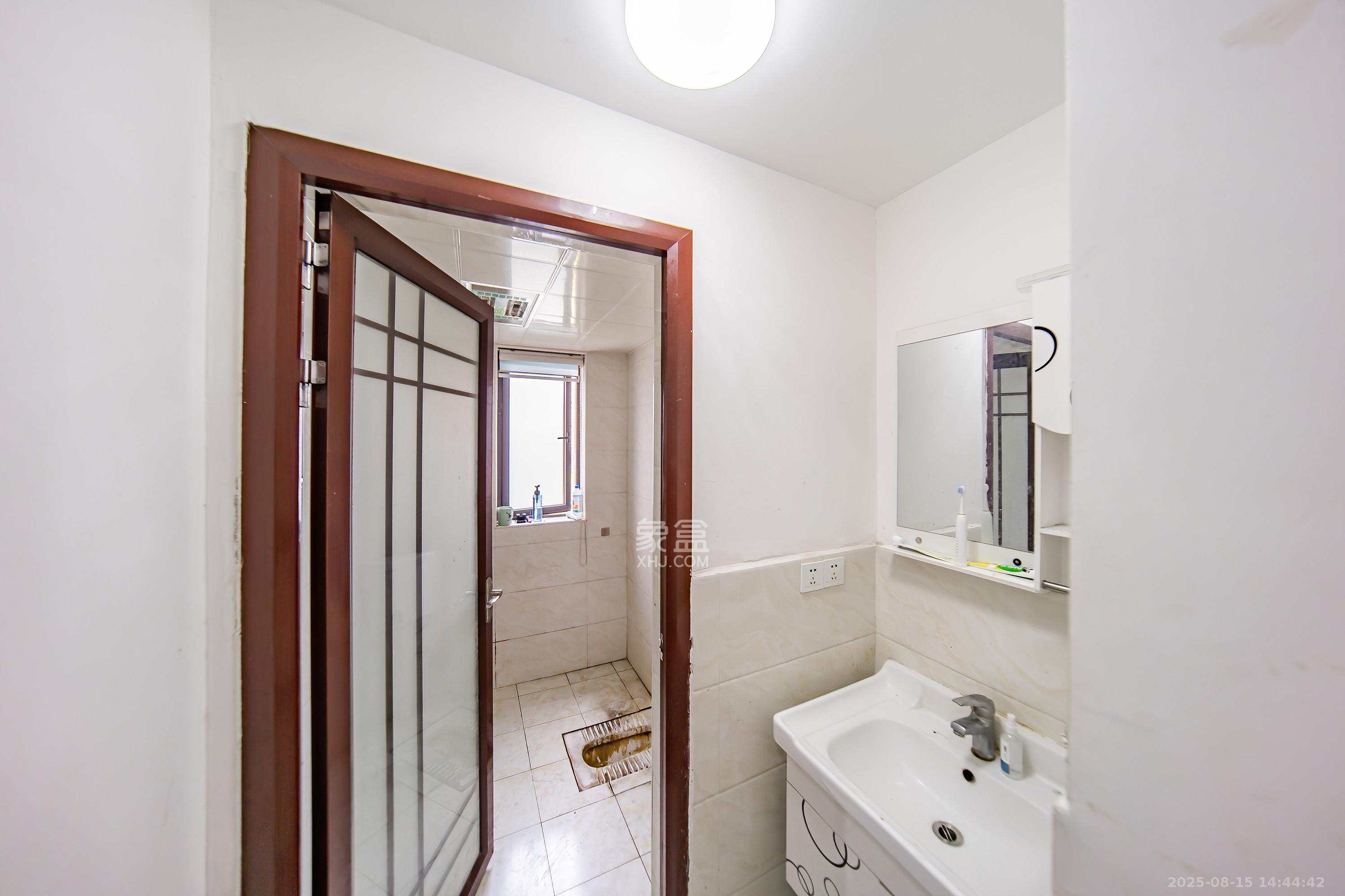 奥克斯滨仕花园(奥克斯洋湖广场/奥克斯中心)  3室2厅2卫    123.0万 奥克斯滨仕花园(奥克斯洋湖广场/奥克斯中心)  3室2厅2卫    123.0万卫生间