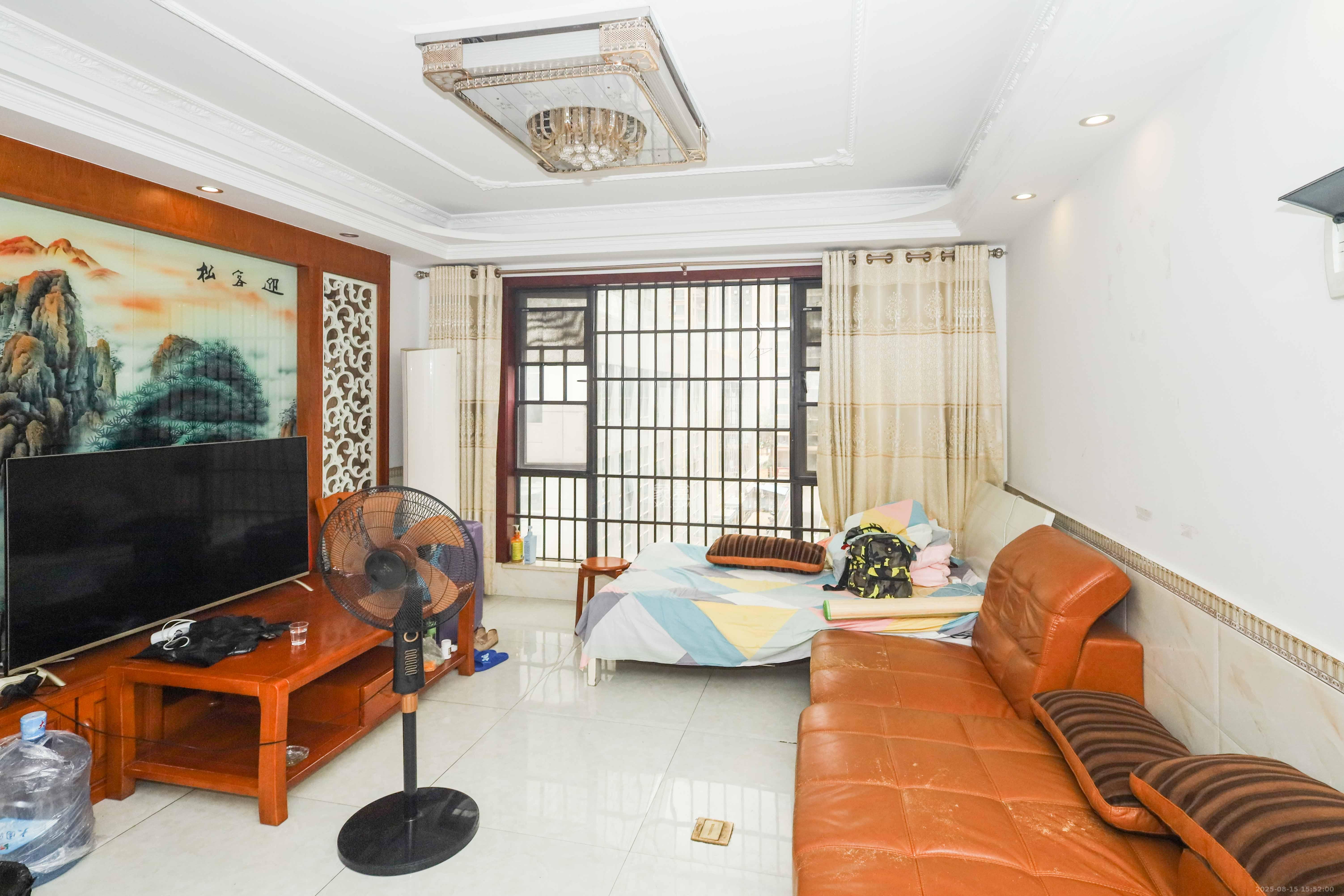 麓谷星辰  4室2厅2卫    120.0万 麓谷星辰  4室2厅2卫    120.0万客厅