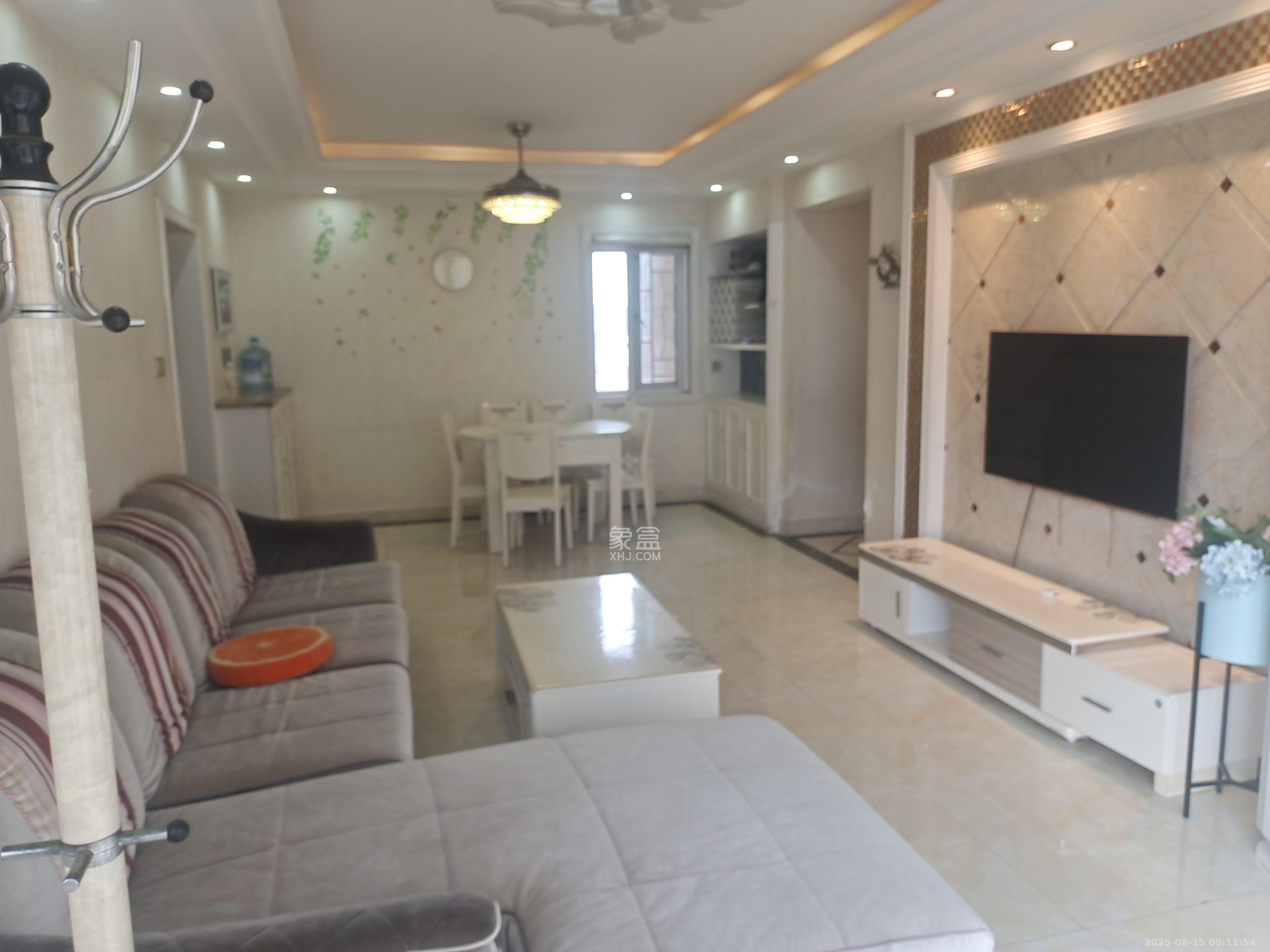 保利香槟国际  3室2厅2卫    2000.0元/月室内图