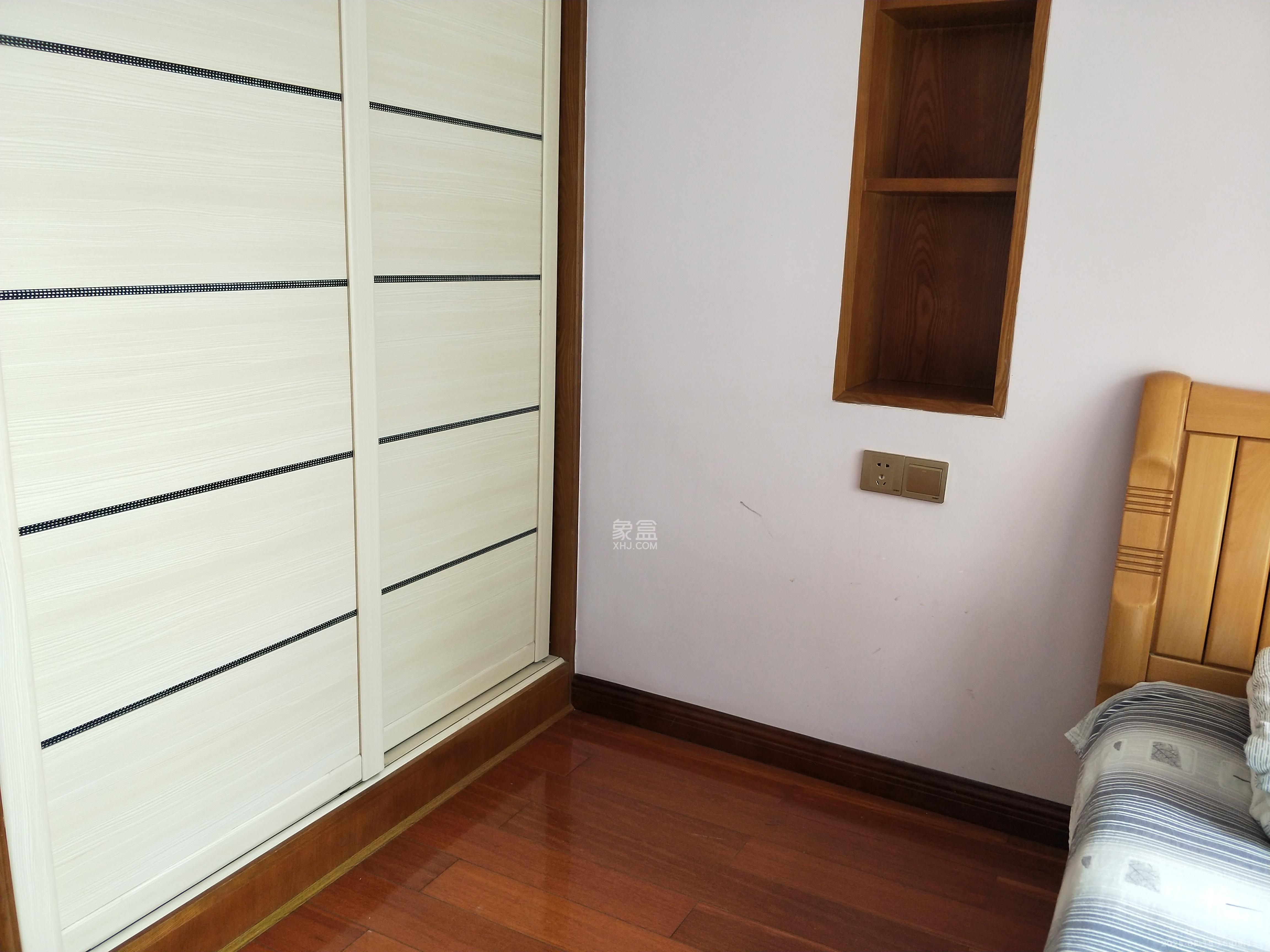 莱茵城 3室2厅1卫 2400.0元/月 莱茵城 3室2厅1卫 2400.0元/月室内图