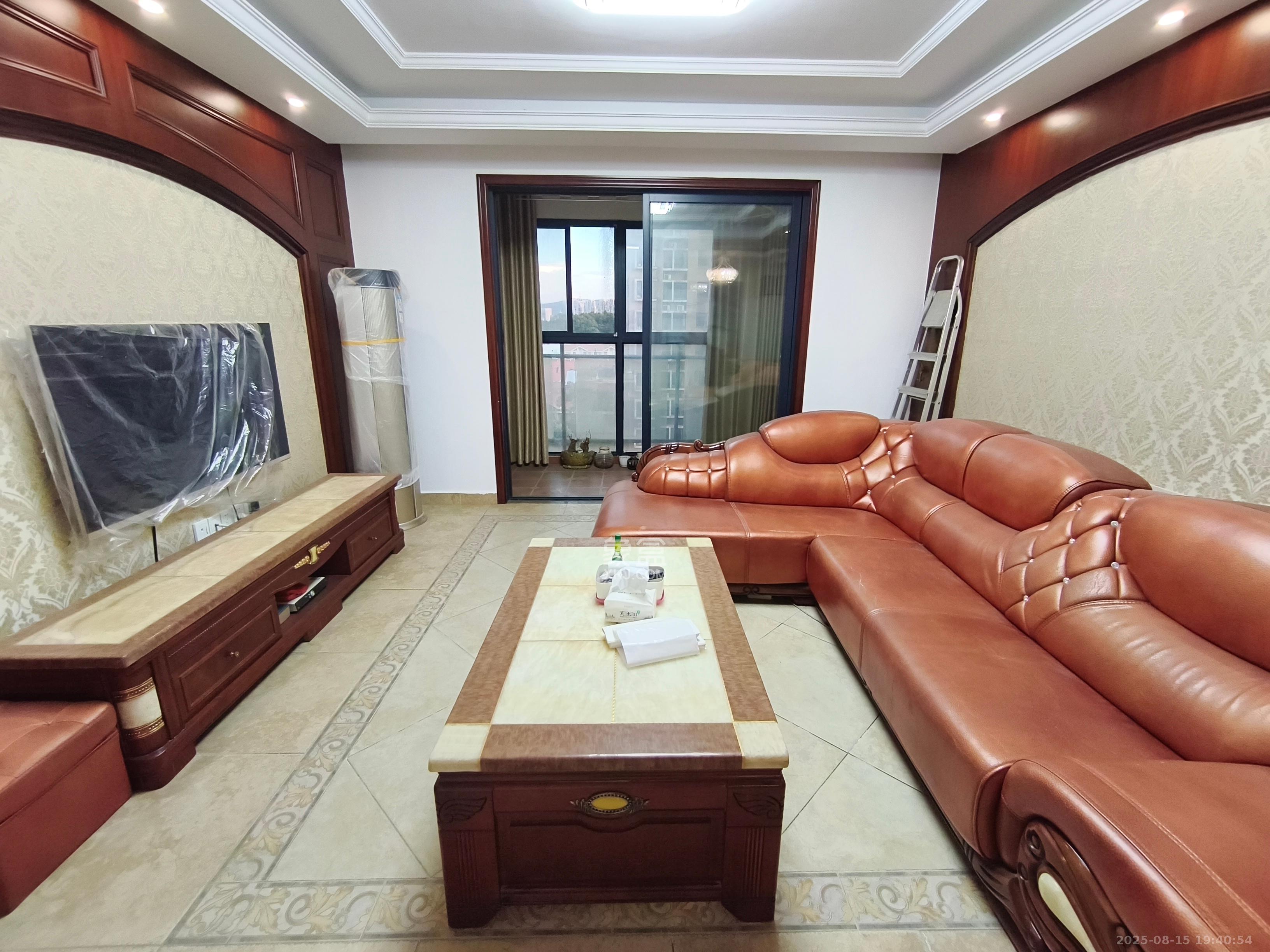 北京御园一二期(国泰嘉园) 3室2厅2卫 3500.0元/月 北京御园一二期(国泰嘉园) 3室2厅2卫 3500.0元/月室内图