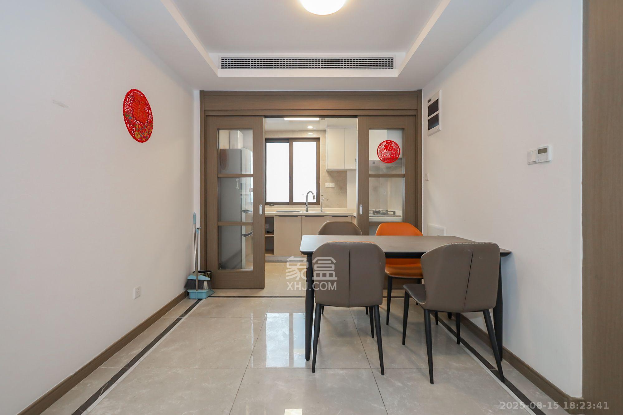 龙湖铂金中心(龙湖春江郦城) 3室2厅1卫 4800.0元/月 龙湖铂金中心(龙湖春江郦城) 3室2厅1卫 4800.0元/月室内图