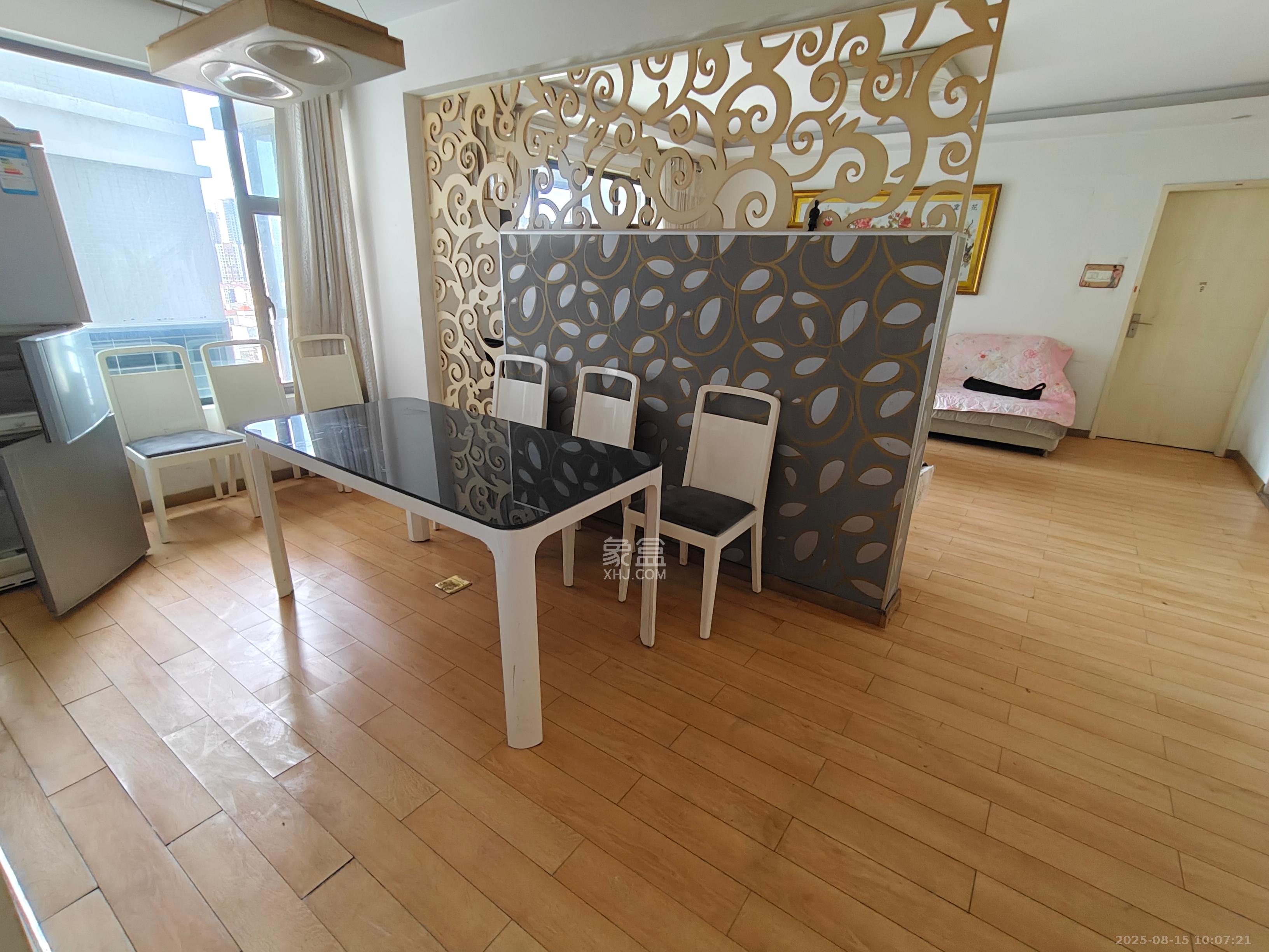 西城龙庭 4室2厅2卫 2600.0元/月 西城龙庭 4室2厅2卫 2600.0元/月室内图