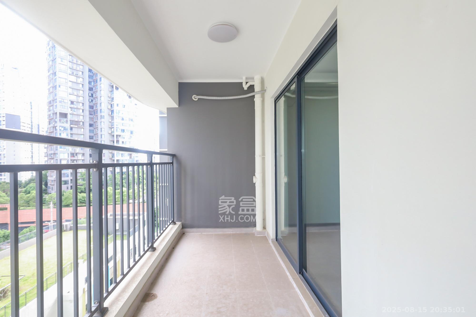 滨江府1913  1室0厅0卫   239.80万阳台