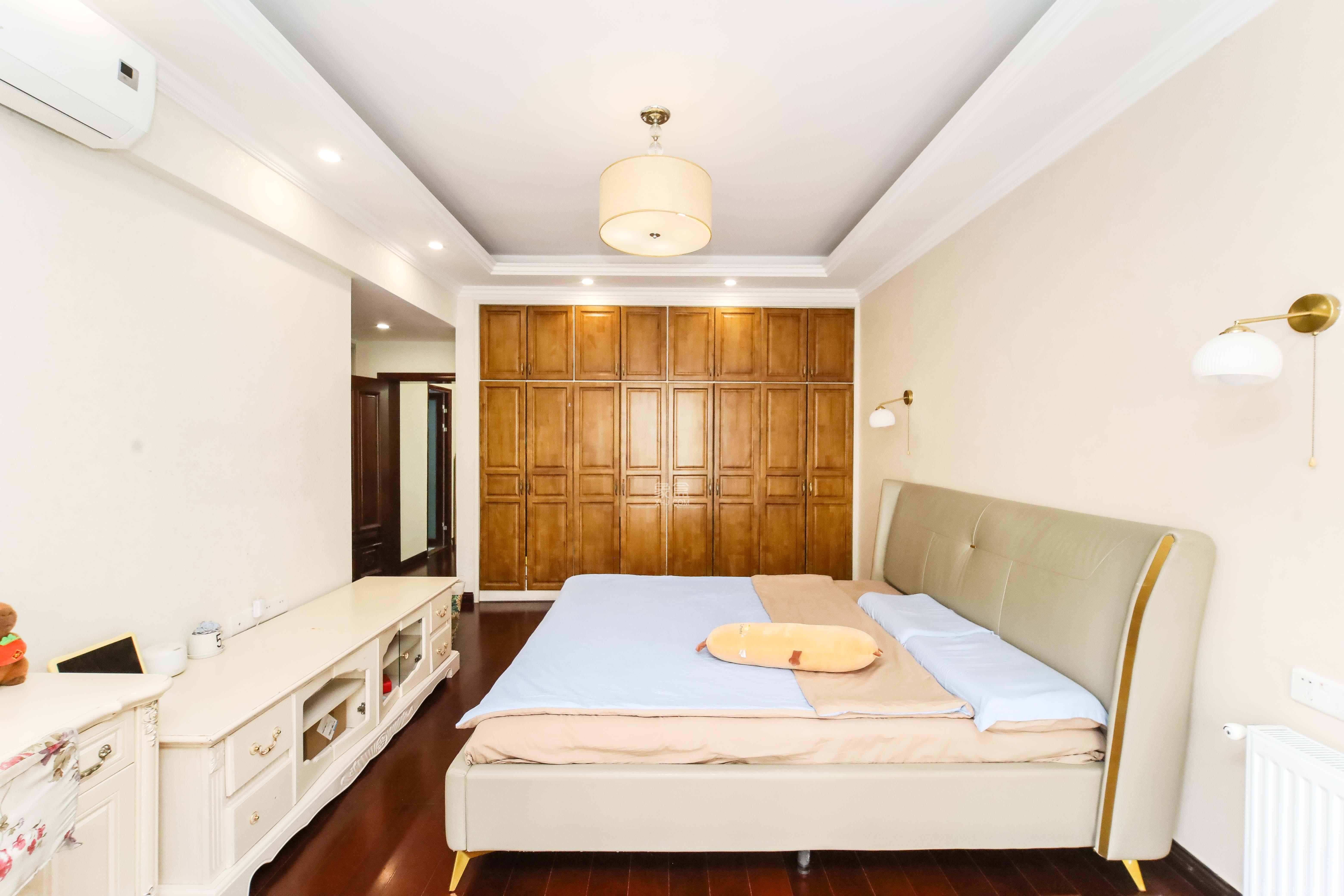 水云间  4室2厅4卫    388.0万 水云间  4室2厅4卫    388.0万卧室