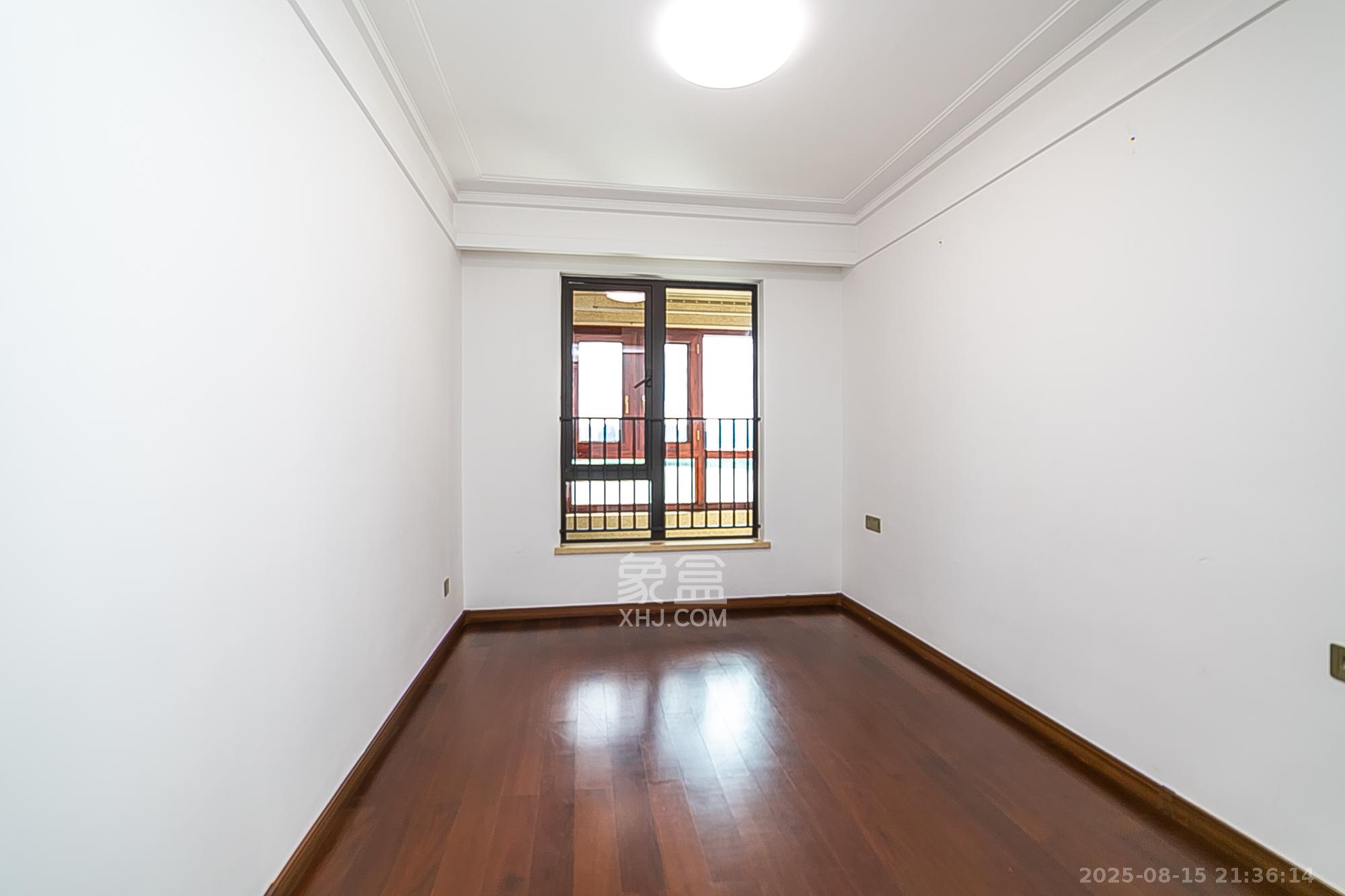 万科紫台  3室2厅2卫    228.0万 万科紫台  3室2厅2卫    228.0万卧室