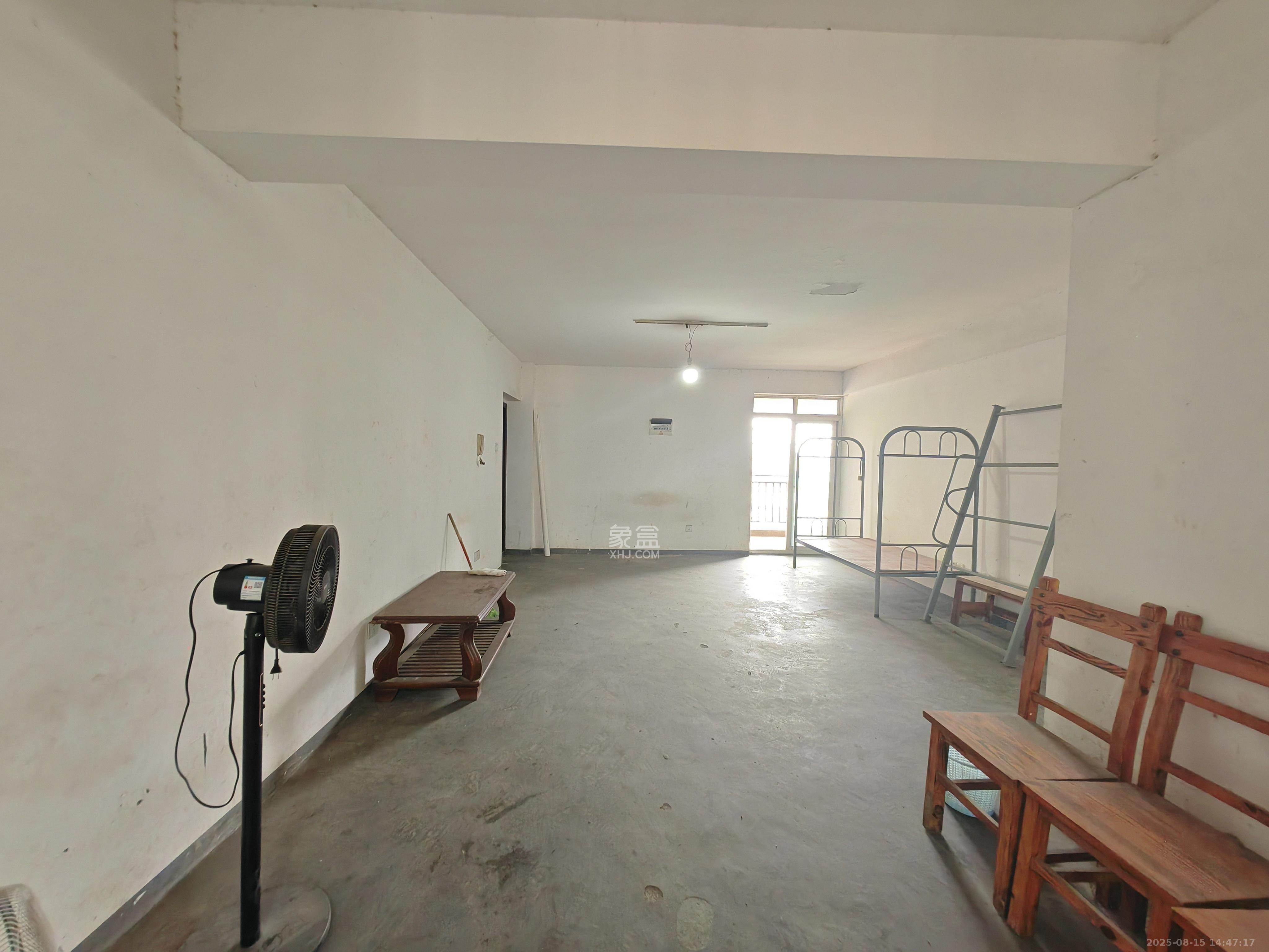 德润园 2室2厅1卫 1500.0元/月 德润园 2室2厅1卫 1500.0元/月室内图