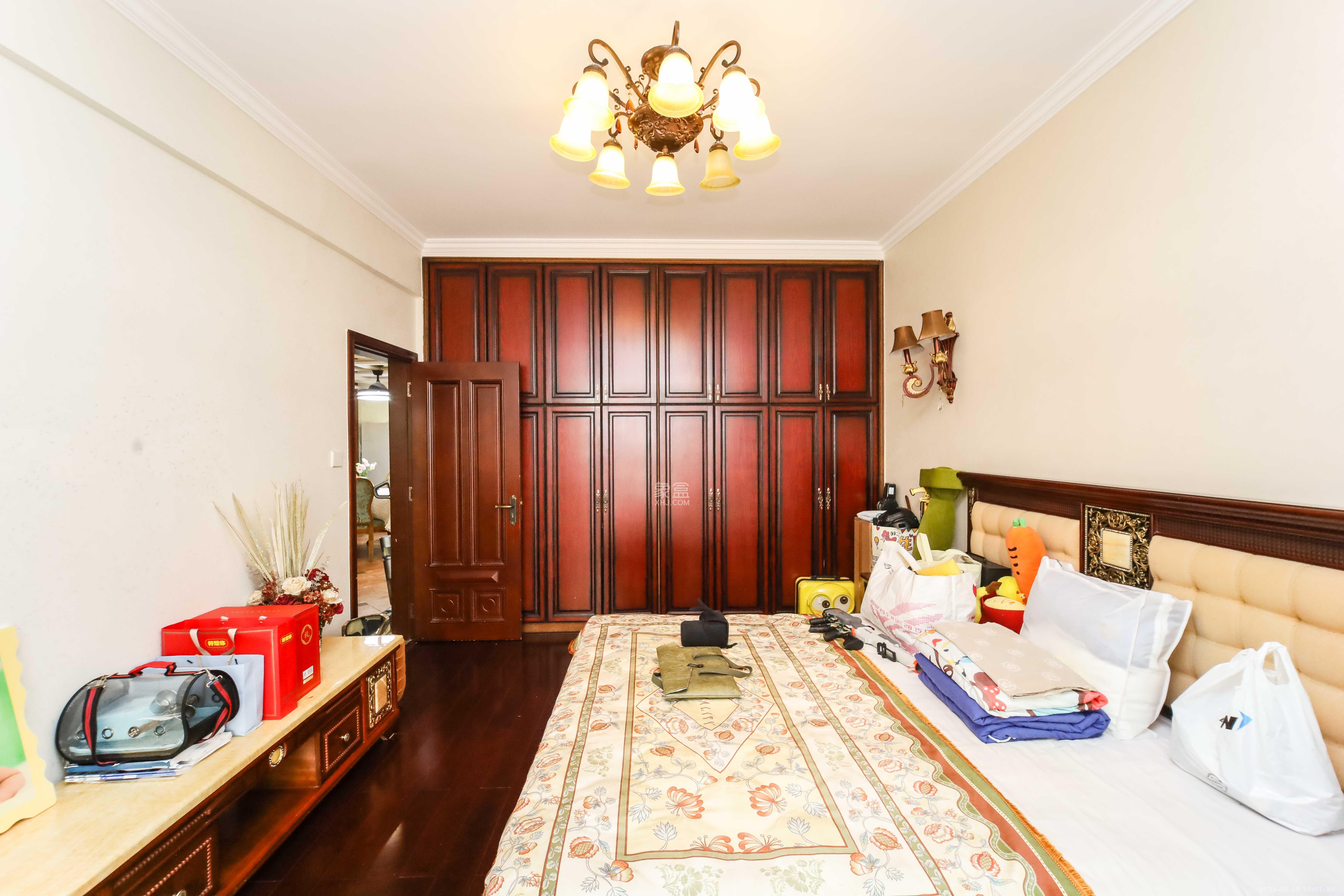 水云间  4室2厅4卫    388.0万 水云间  4室2厅4卫    388.0万卧室