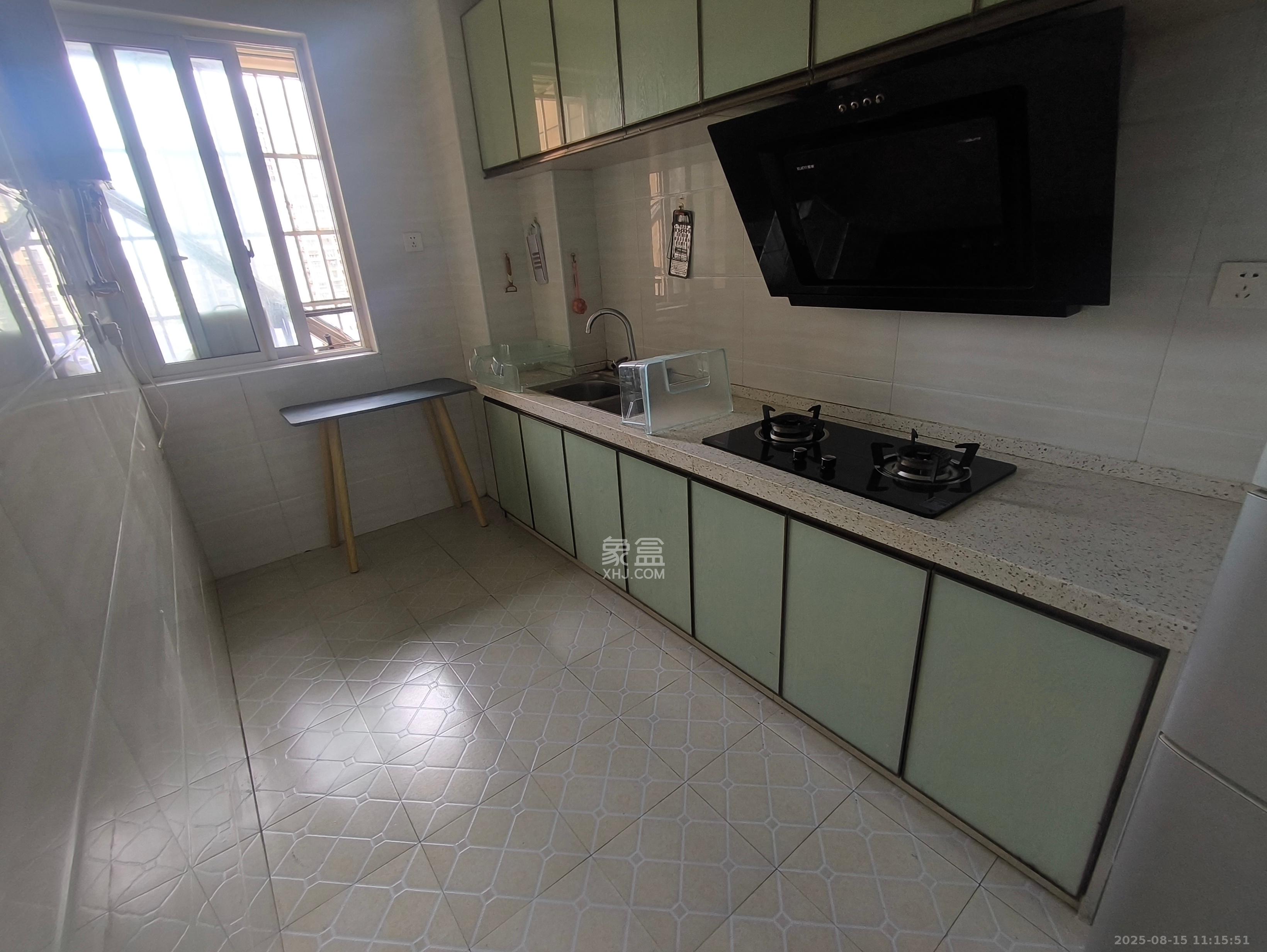 家兴苑  3室2厅2卫    2300.0元/月室内图