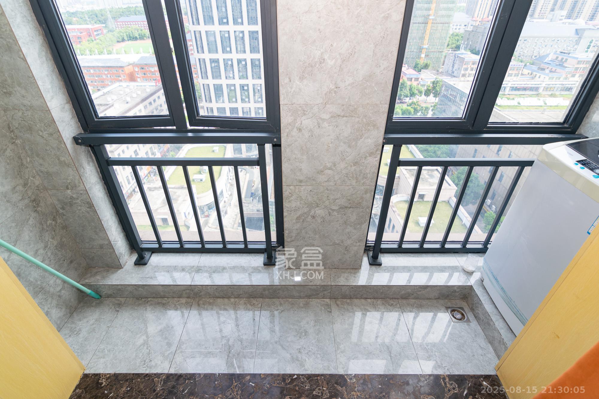 城市时光  1室1厅1卫    16.8万阳台