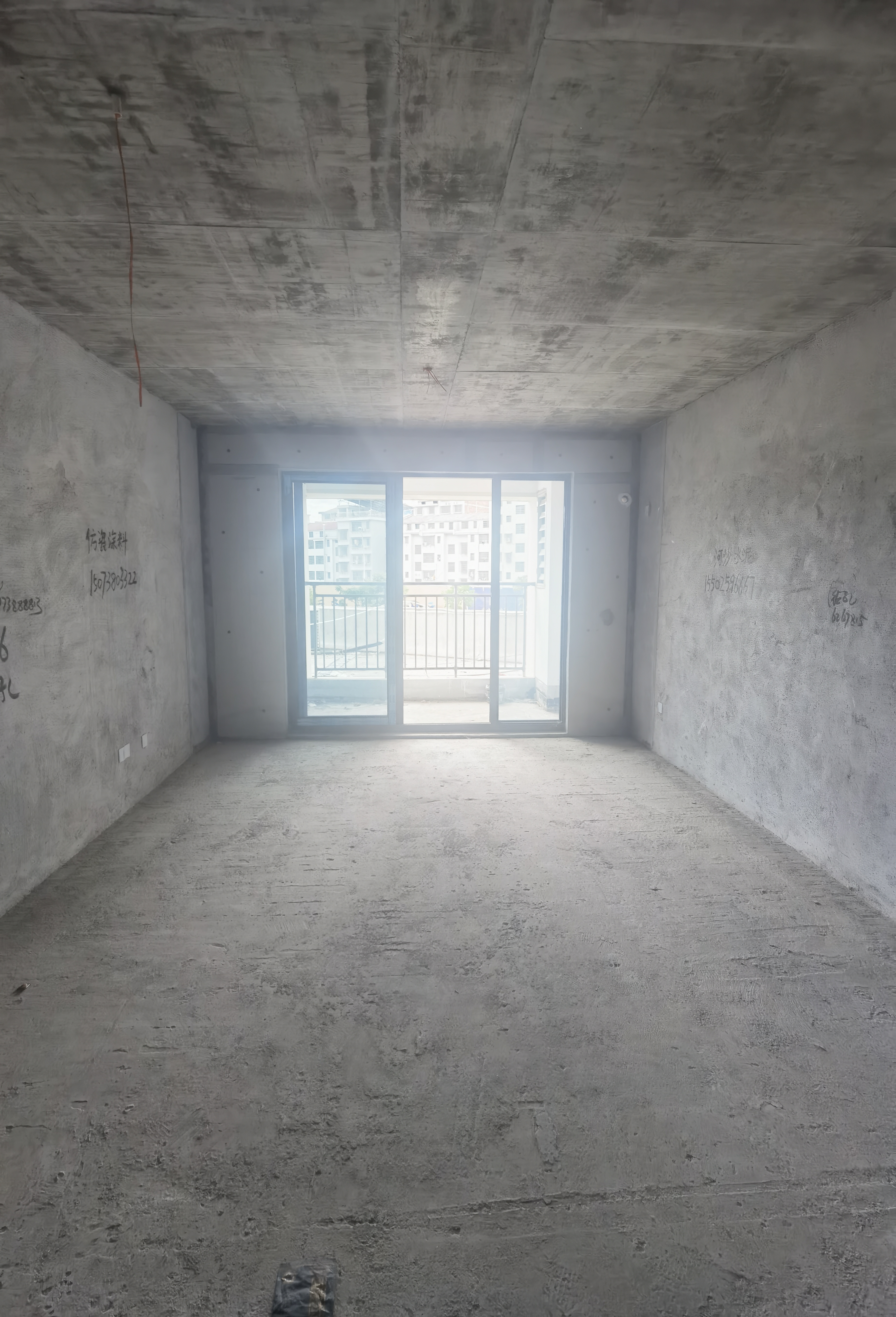 吾悦广场 5室2厅2卫 95.8万 吾悦广场 5室2厅2卫 95.8万客厅