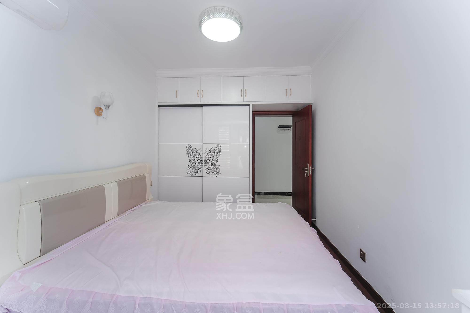 三一街区 3室2厅2卫 78.0万 三一街区 3室2厅2卫 78.0万卧室