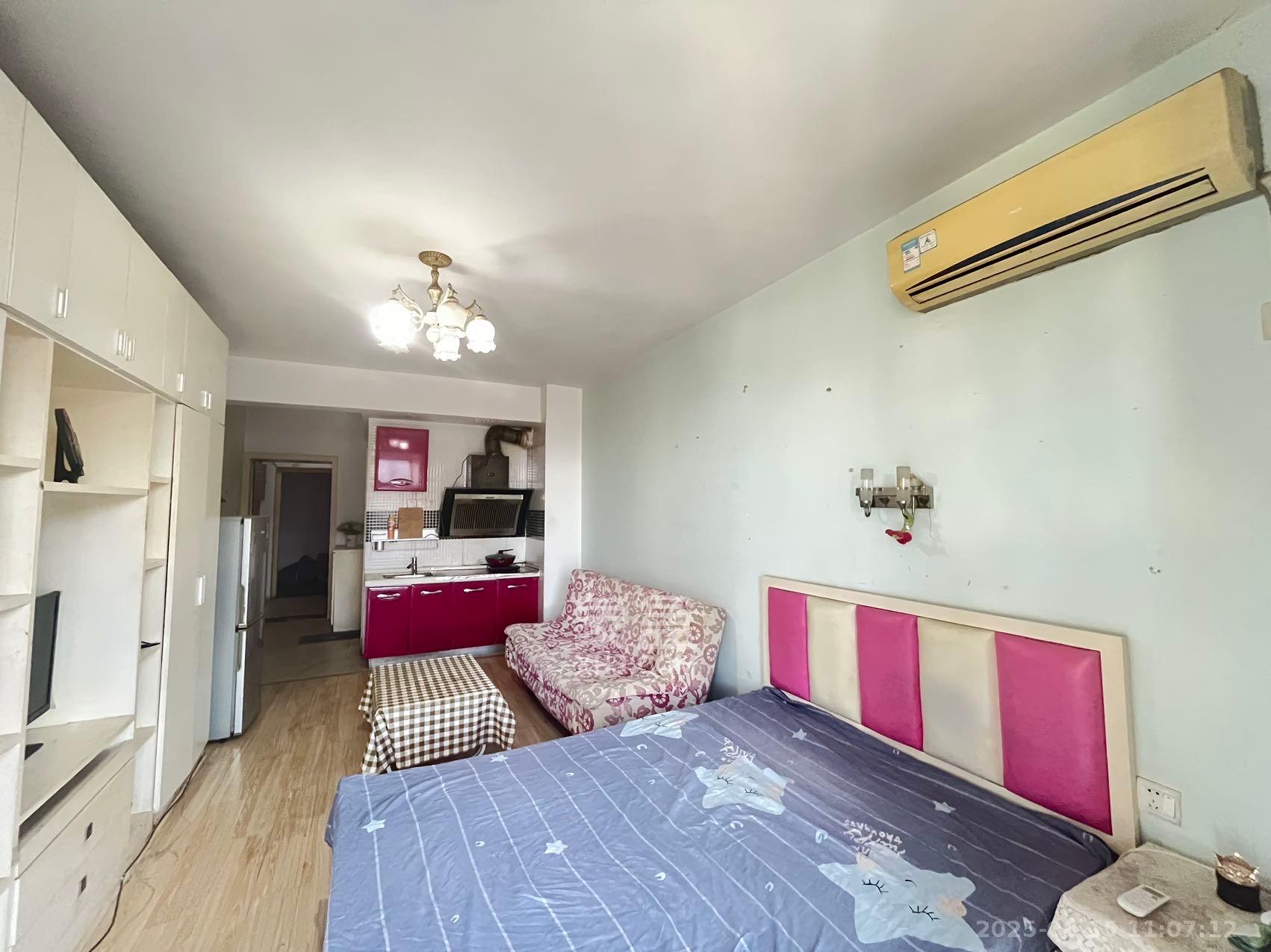 融橙上品 1室1厅1卫 1300.0元/月 融橙上品 1室1厅1卫 1300.0元/月室内图