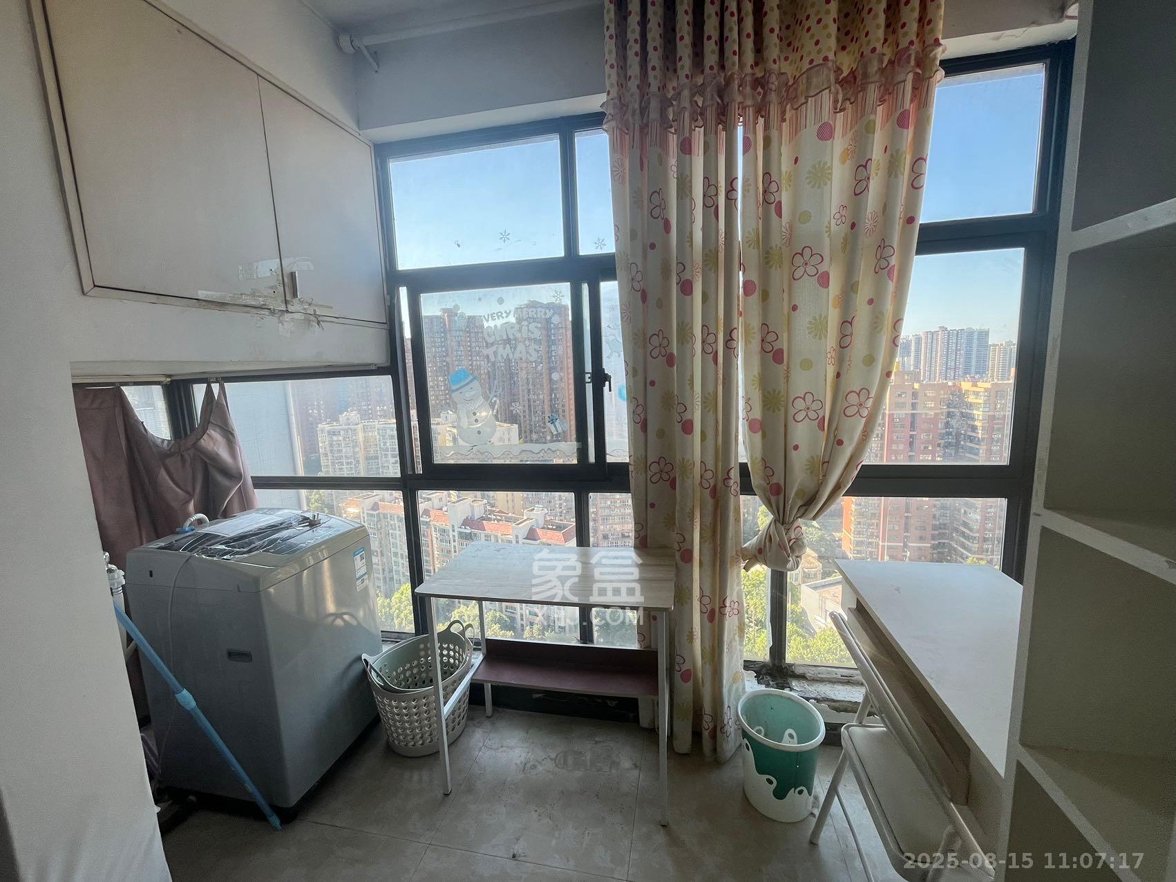 融橙上品  1室1厅1卫    1300.0元/月室内图