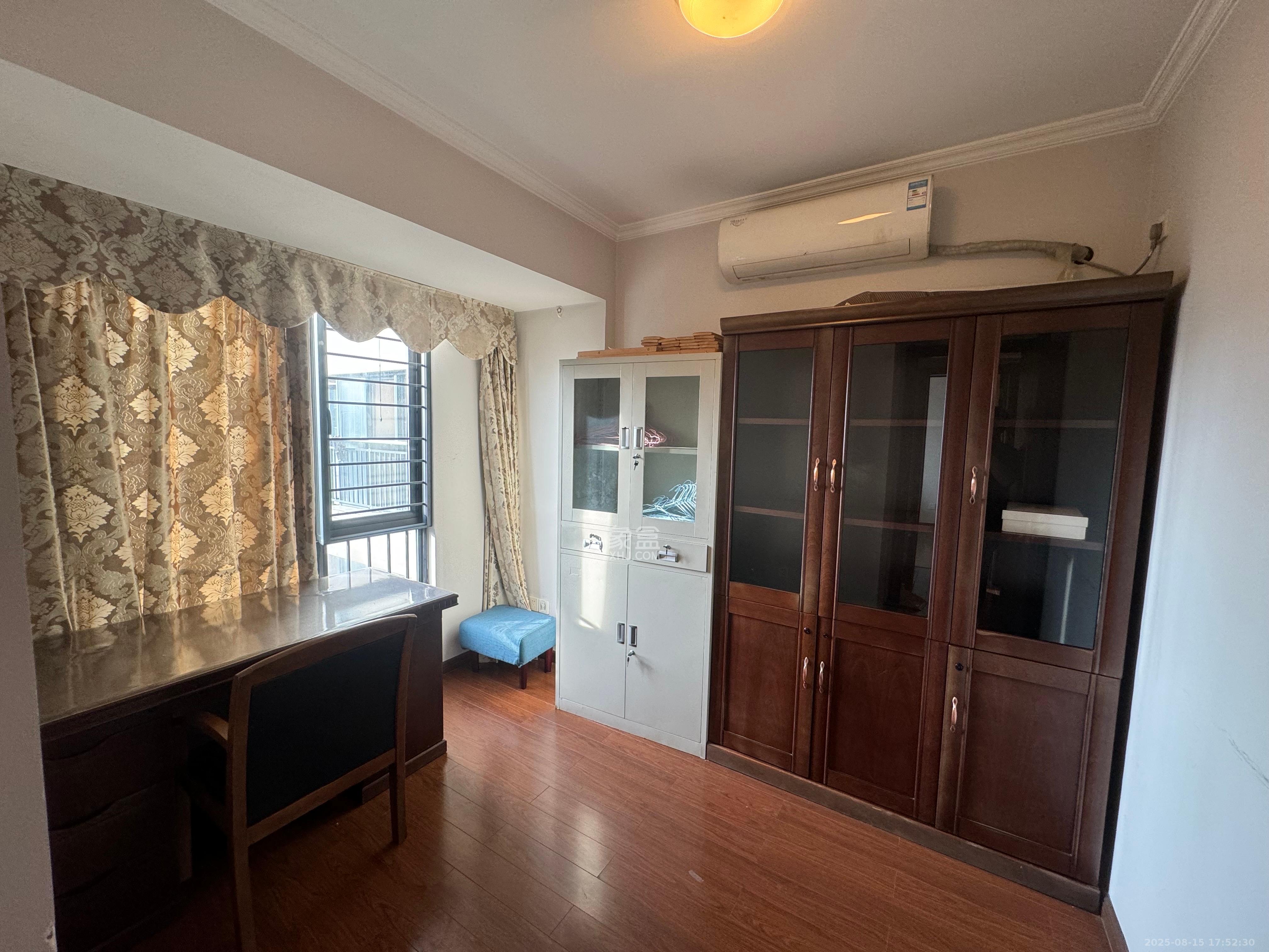 万科金域华府三四期  3室2厅1卫    2200.0元/月 万科金域华府三四期  3室2厅1卫    2200.0元/月室内图