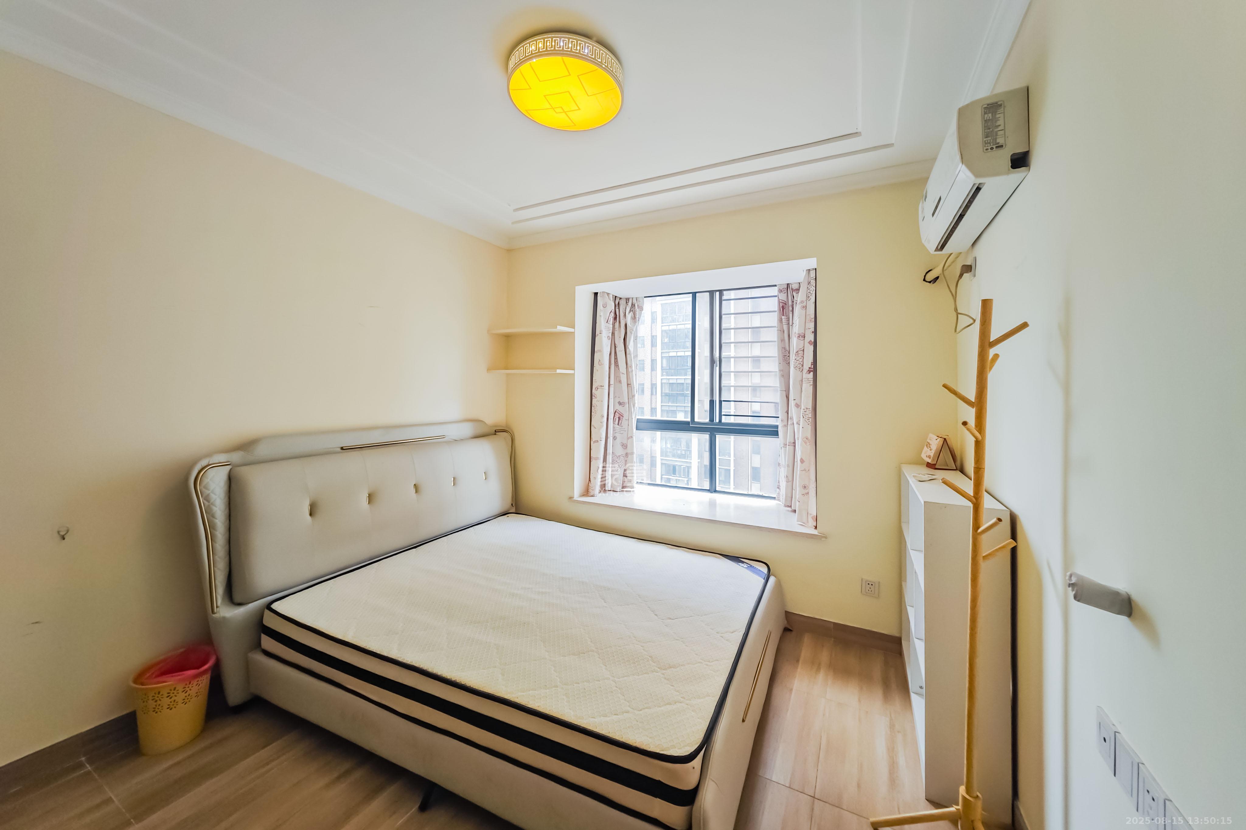 海拔东方 3室2厅1卫 71.0万 海拔东方 3室2厅1卫 71.0万卧室