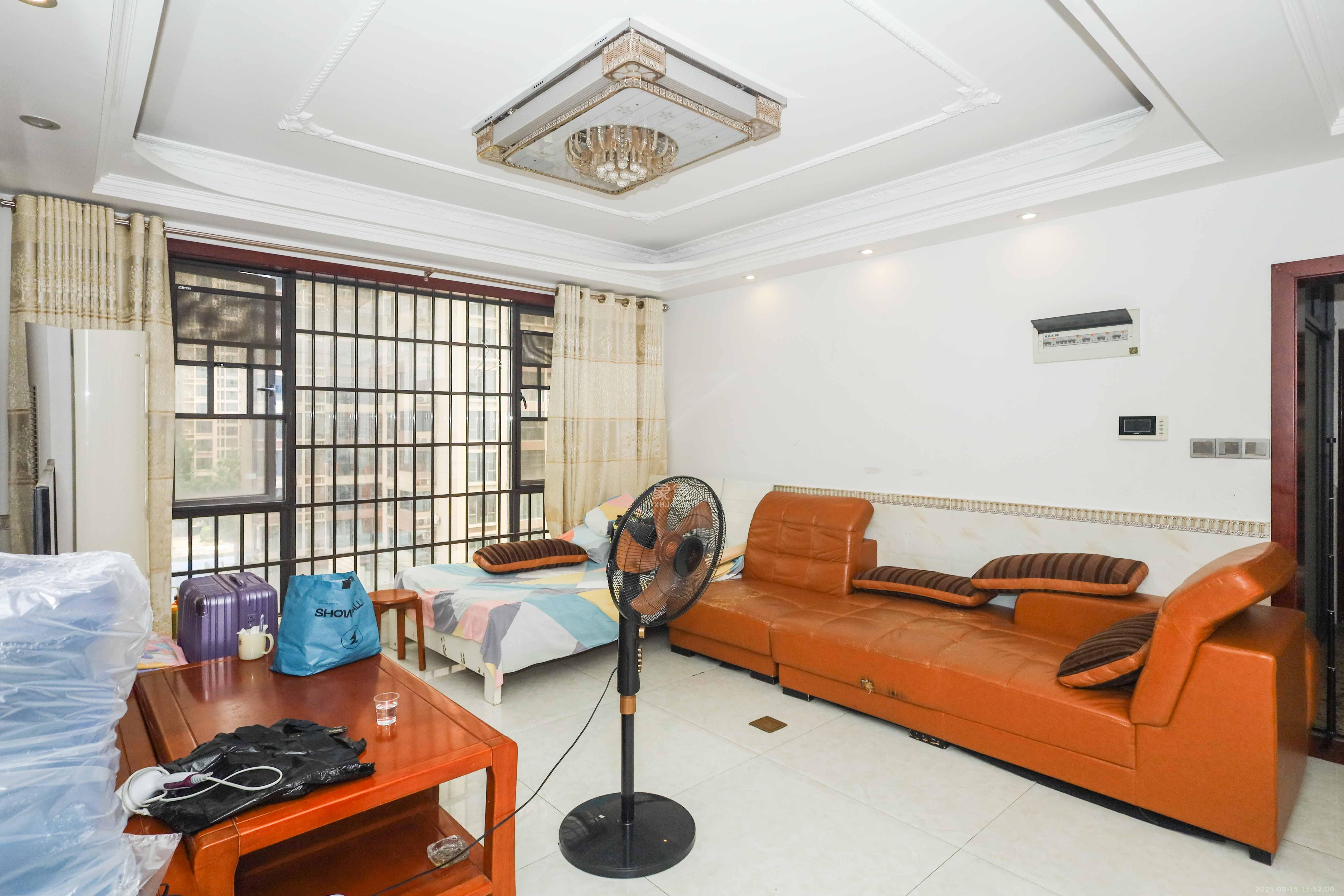 麓谷星辰  4室2厅2卫    120.0万 麓谷星辰  4室2厅2卫    120.0万客厅