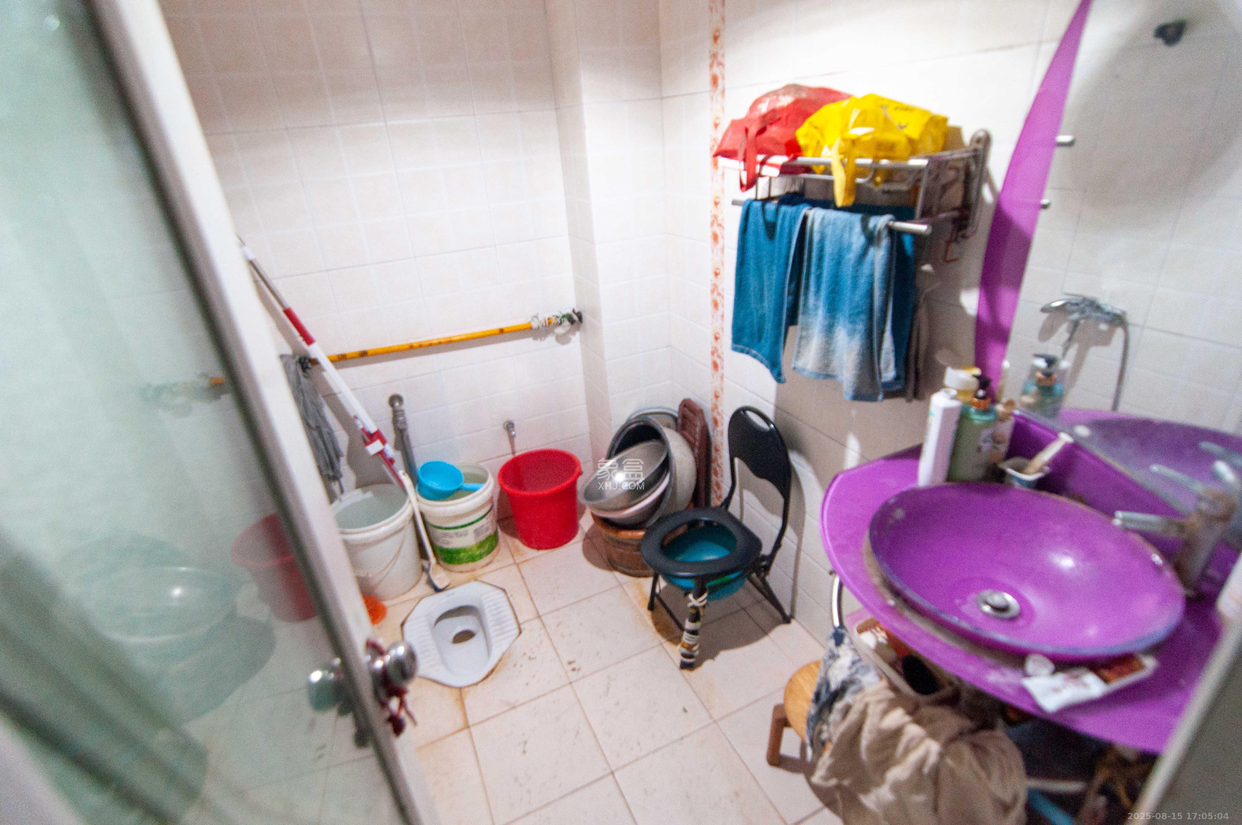 玛依拉山庄 2室2厅1卫 76.0万 玛依拉山庄 2室2厅1卫 76.0万卫生间