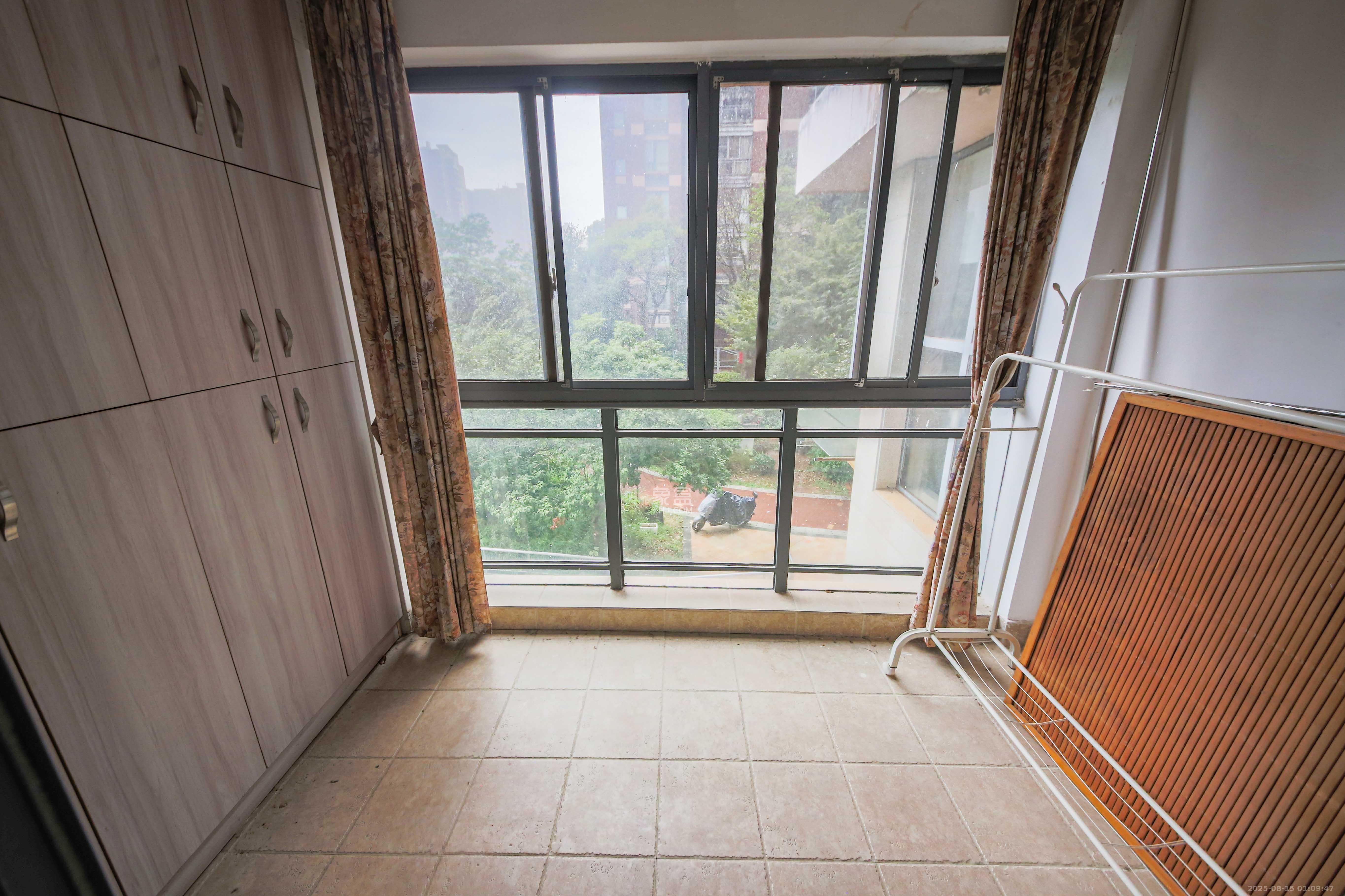 奥林匹克花园 2室2厅1卫 63.0万 奥林匹克花园 2室2厅1卫 63.0万阳台