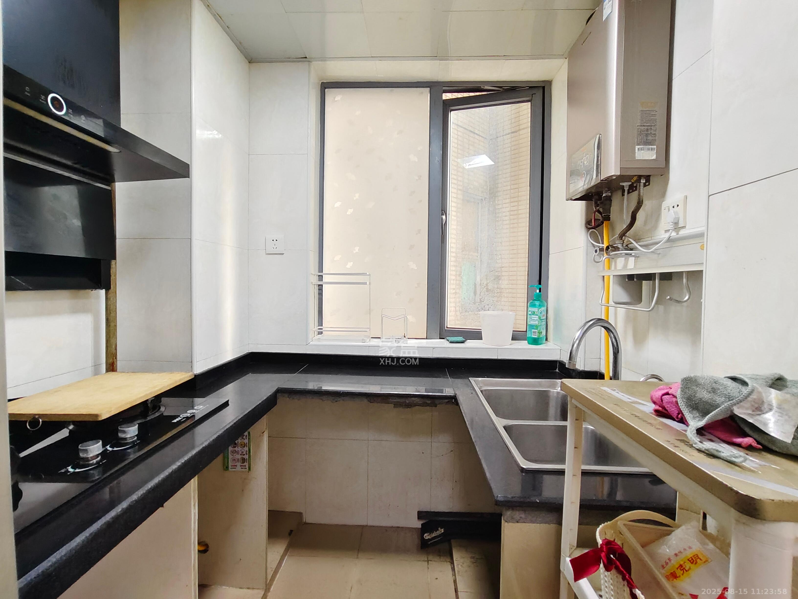 银港水晶城  2室1厅1卫    1800.0元/月 银港水晶城  2室1厅1卫    1800.0元/月