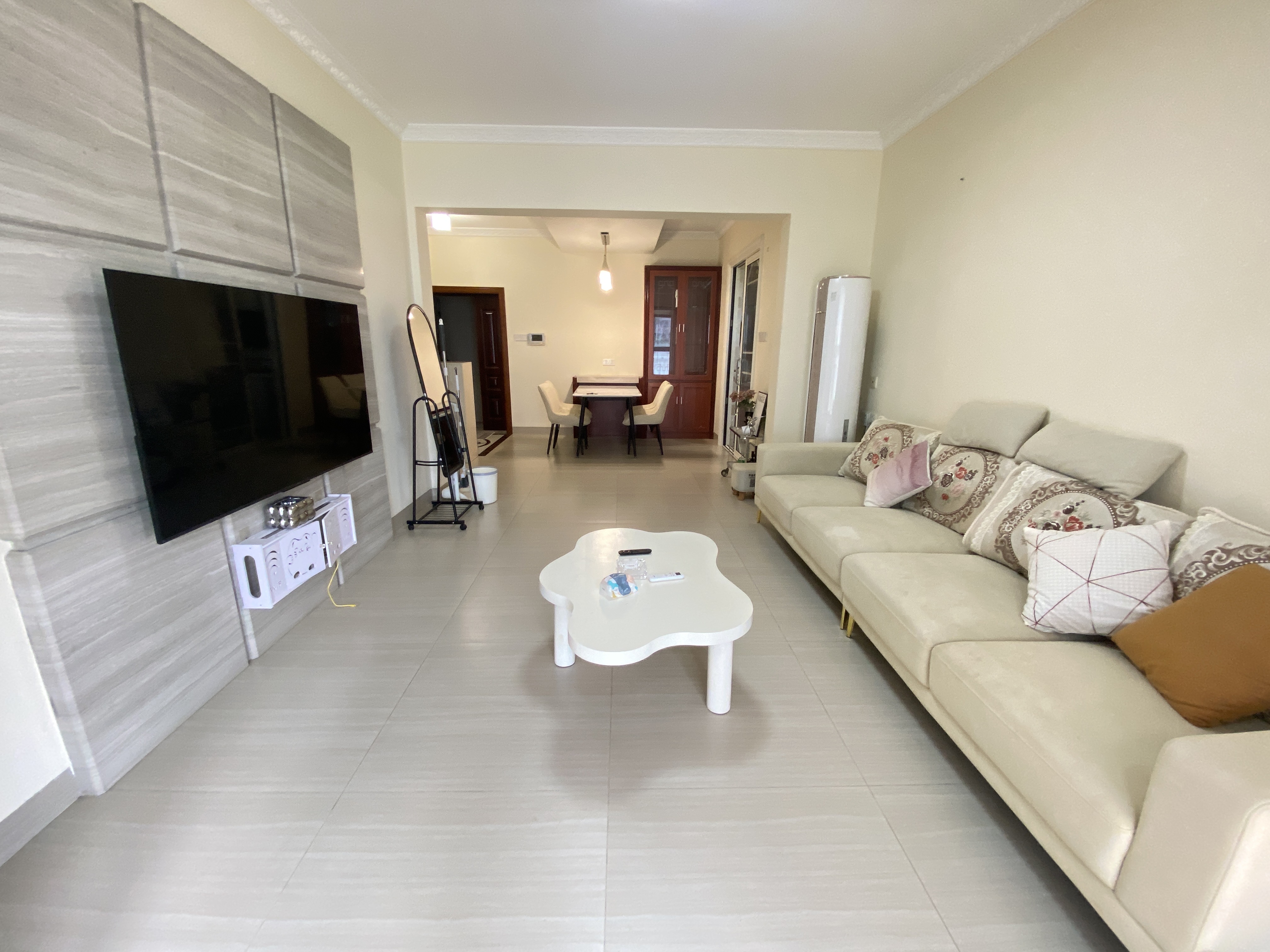 江畔人家 2室1厅1卫 2500.0元/月 江畔人家 2室1厅1卫 2500.0元/月室内图