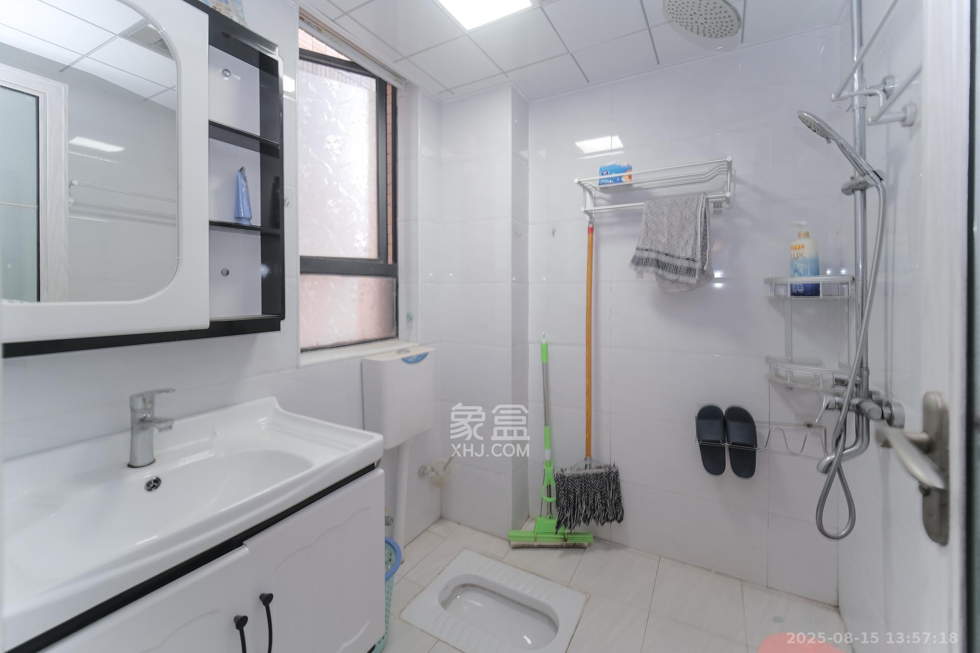 三一街区 3室2厅2卫 78.0万 三一街区 3室2厅2卫 78.0万卫生间