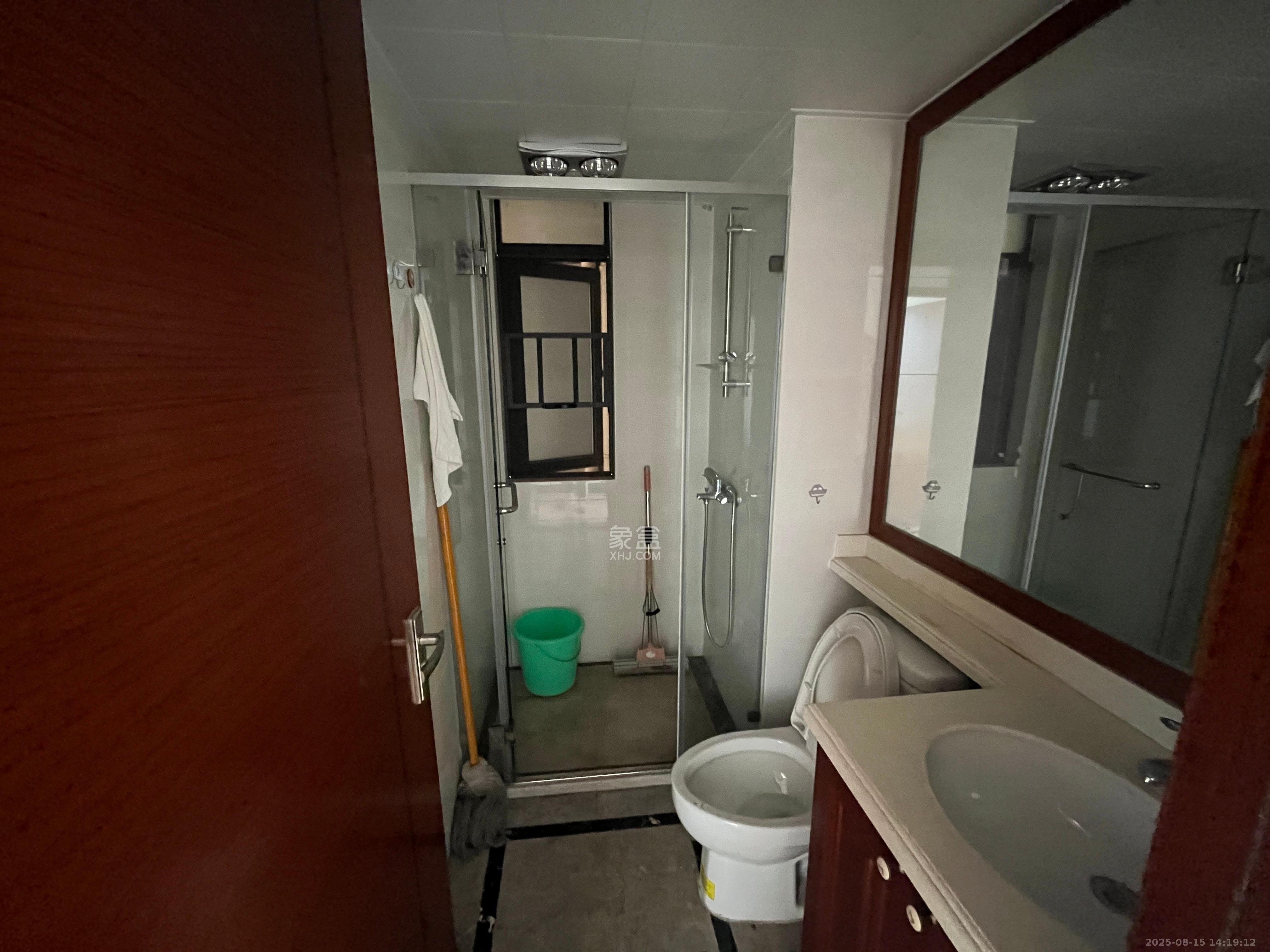 中海国际五期  3室2厅2卫    2200.0元/月 中海国际五期  3室2厅2卫    2200.0元/月室内图