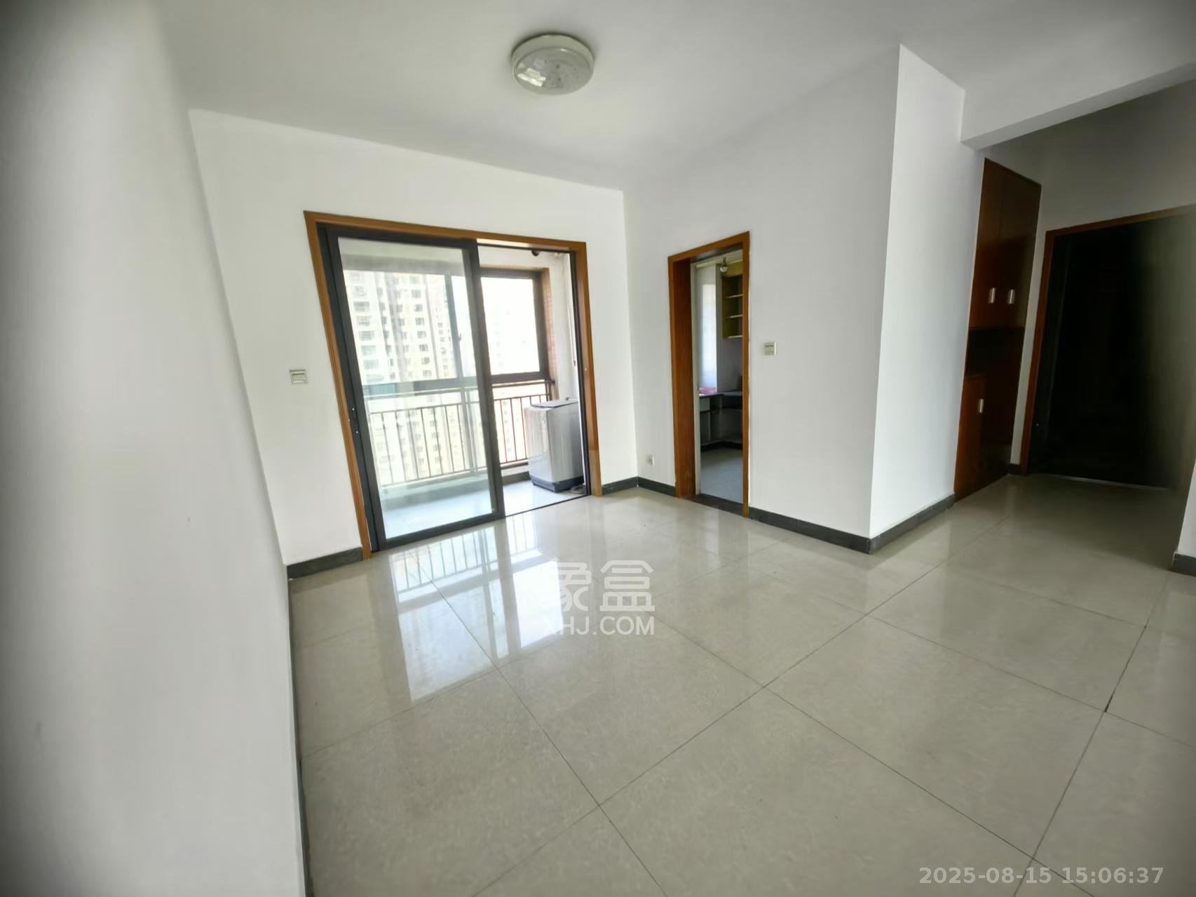 三一街区  4室2厅2卫    2400.0元/月室内图