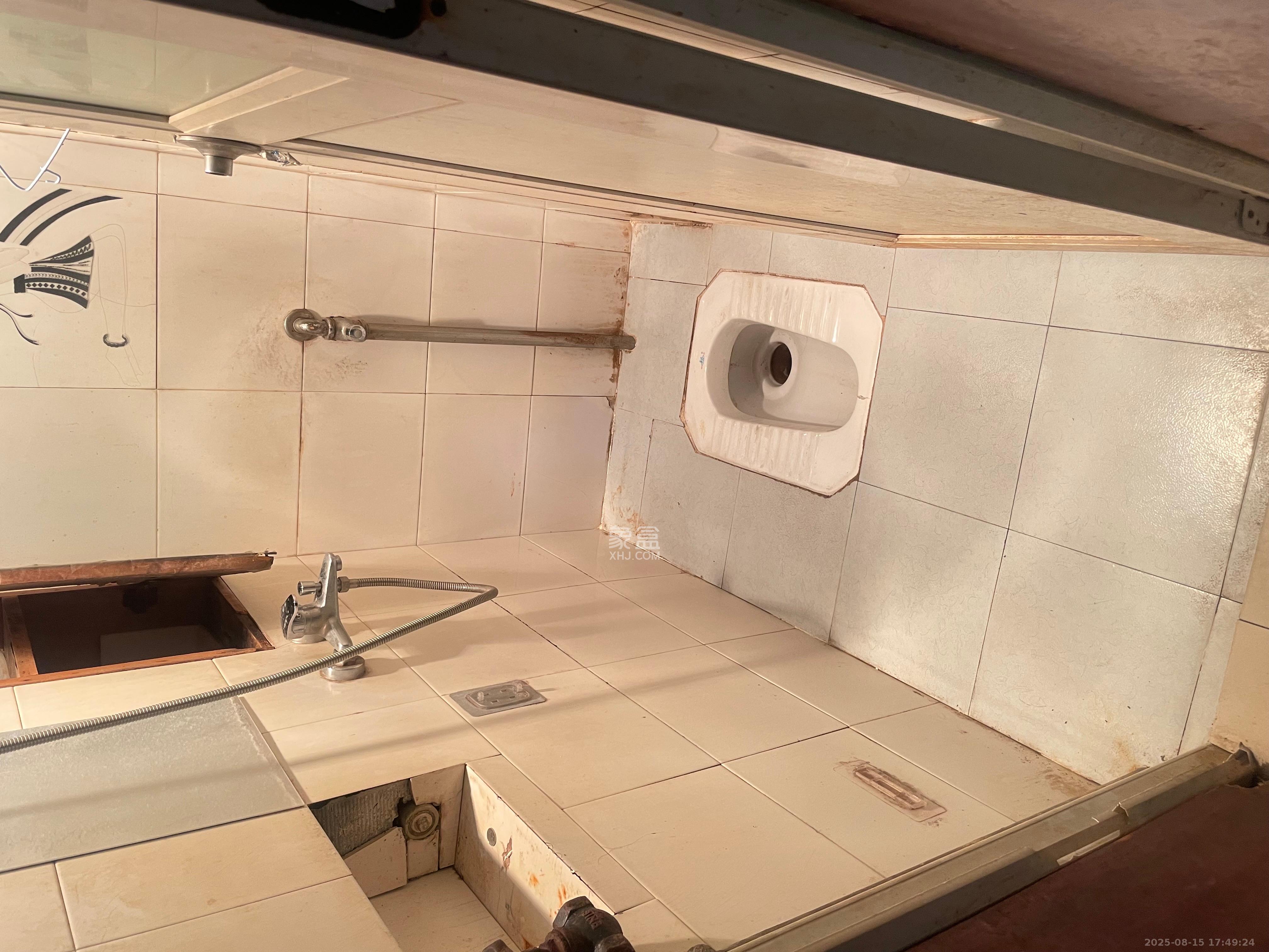 乡镇企业单位宿舍  2室1厅1卫    1300.0元/月室内图