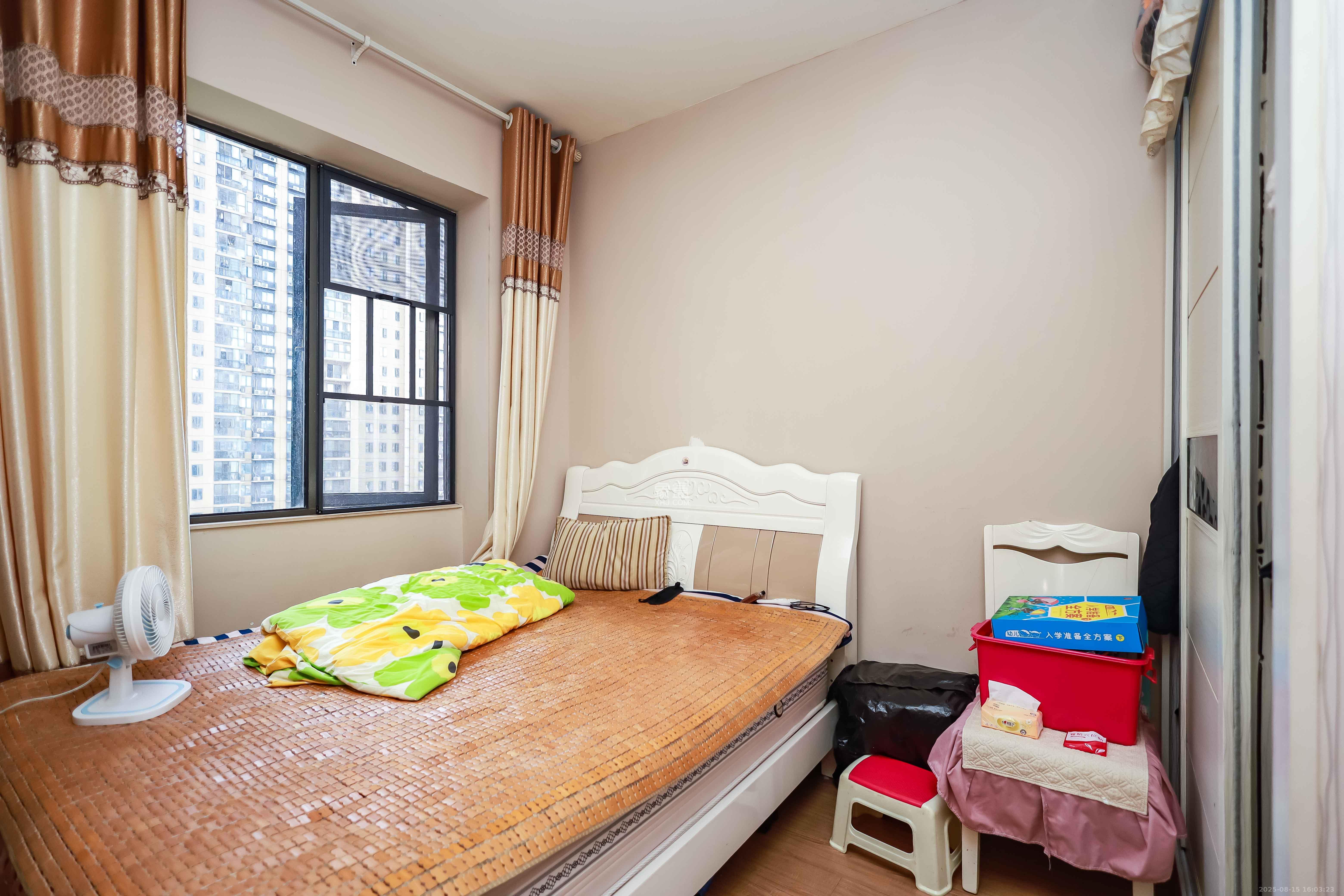 麓谷小镇  3室2厅1卫    53.8万卧室