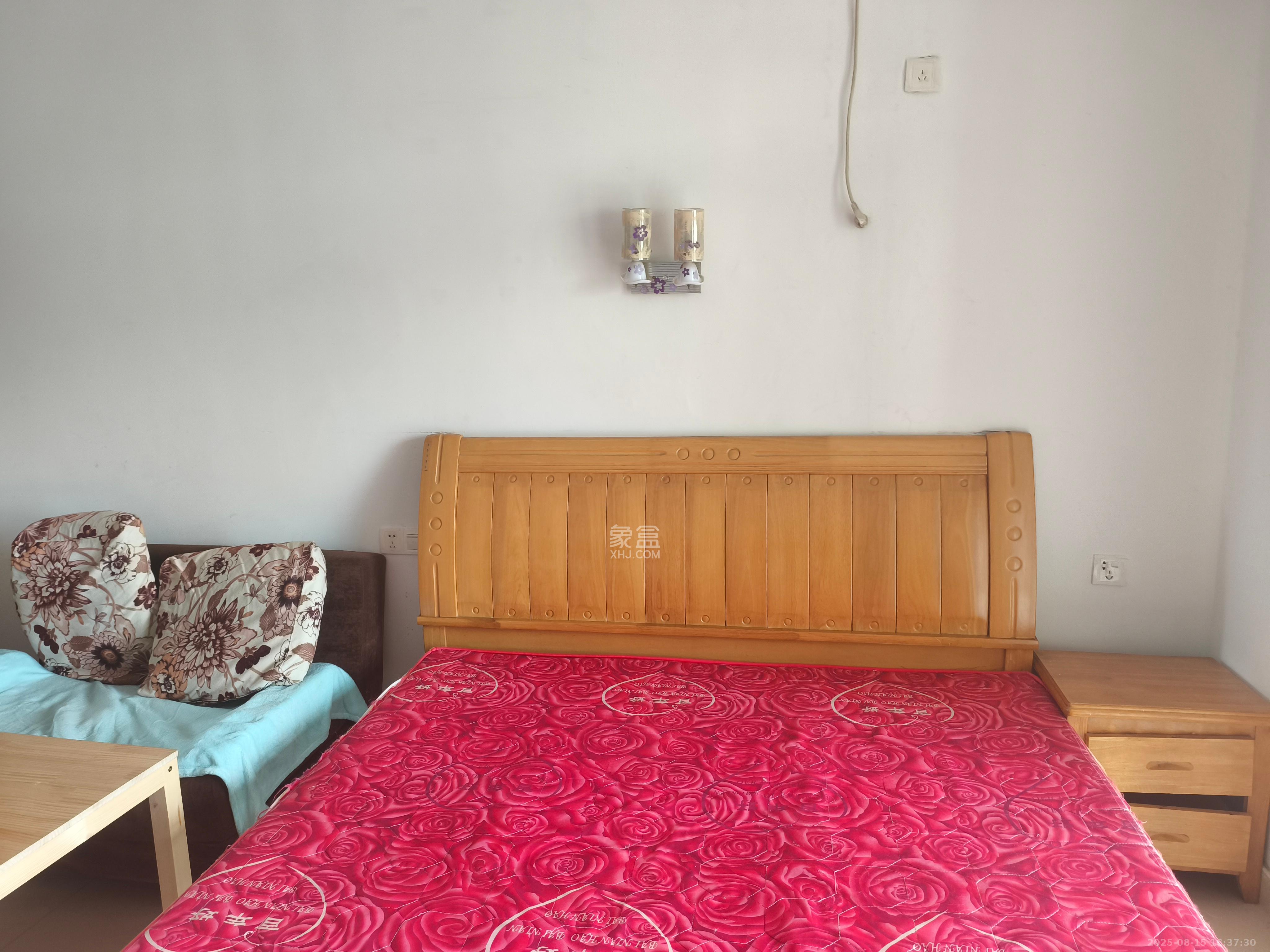 恒万西溪里  1室1厅1卫    1400.0元/月室内图