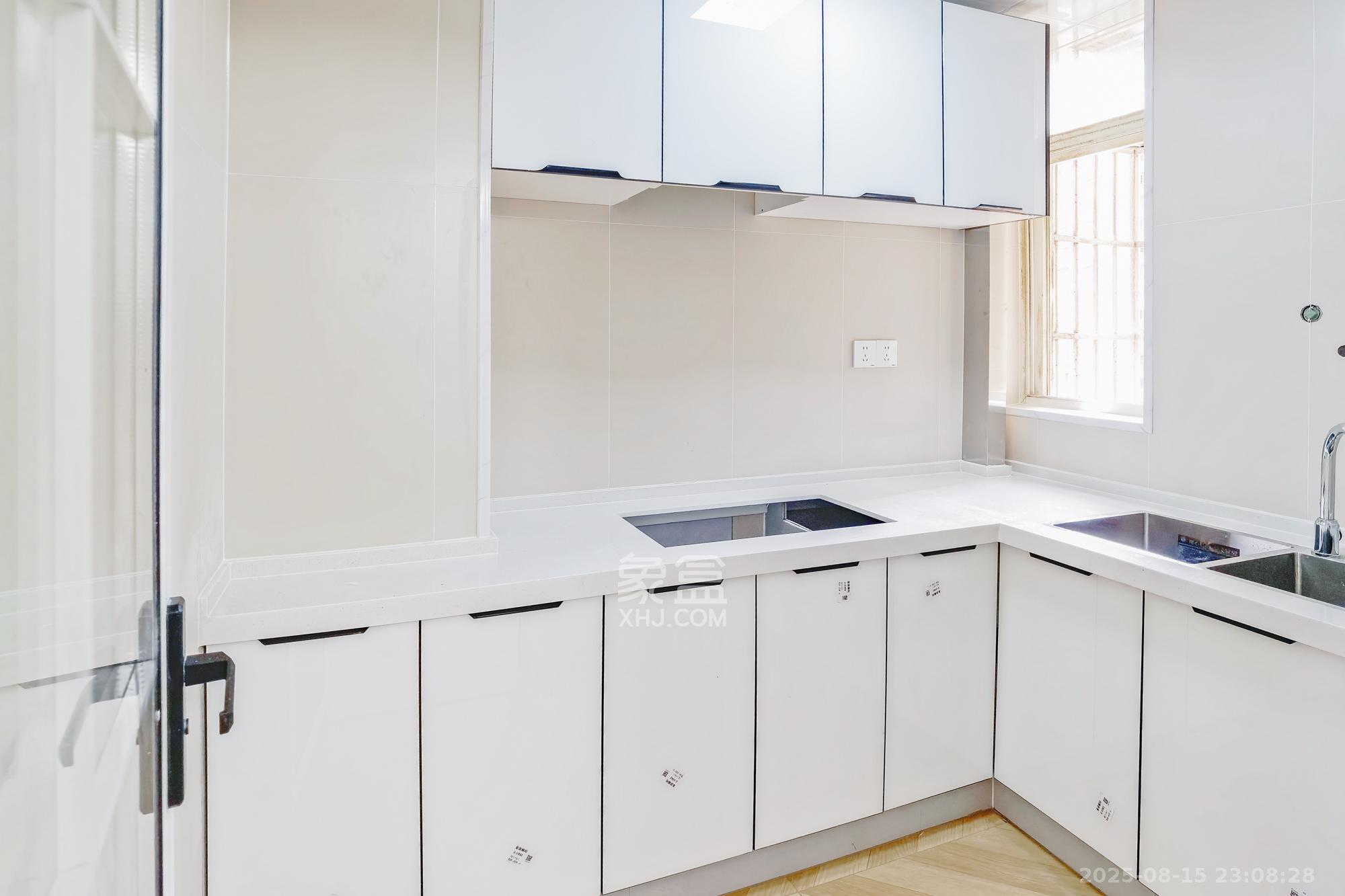 新诚小区 3室2厅1卫 59.8万 新诚小区 3室2厅1卫 59.8万厨房