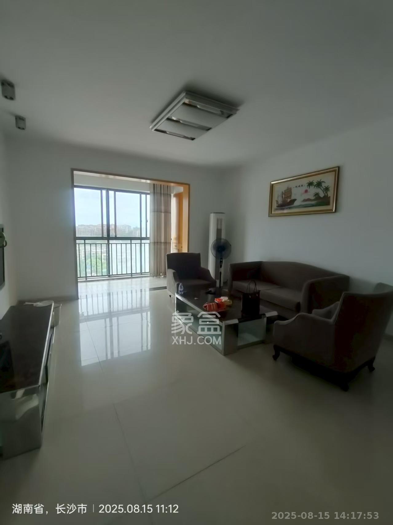 天城湖光山色 3室2厅2卫 2400.0元/月 天城湖光山色 3室2厅2卫 2400.0元/月室内图