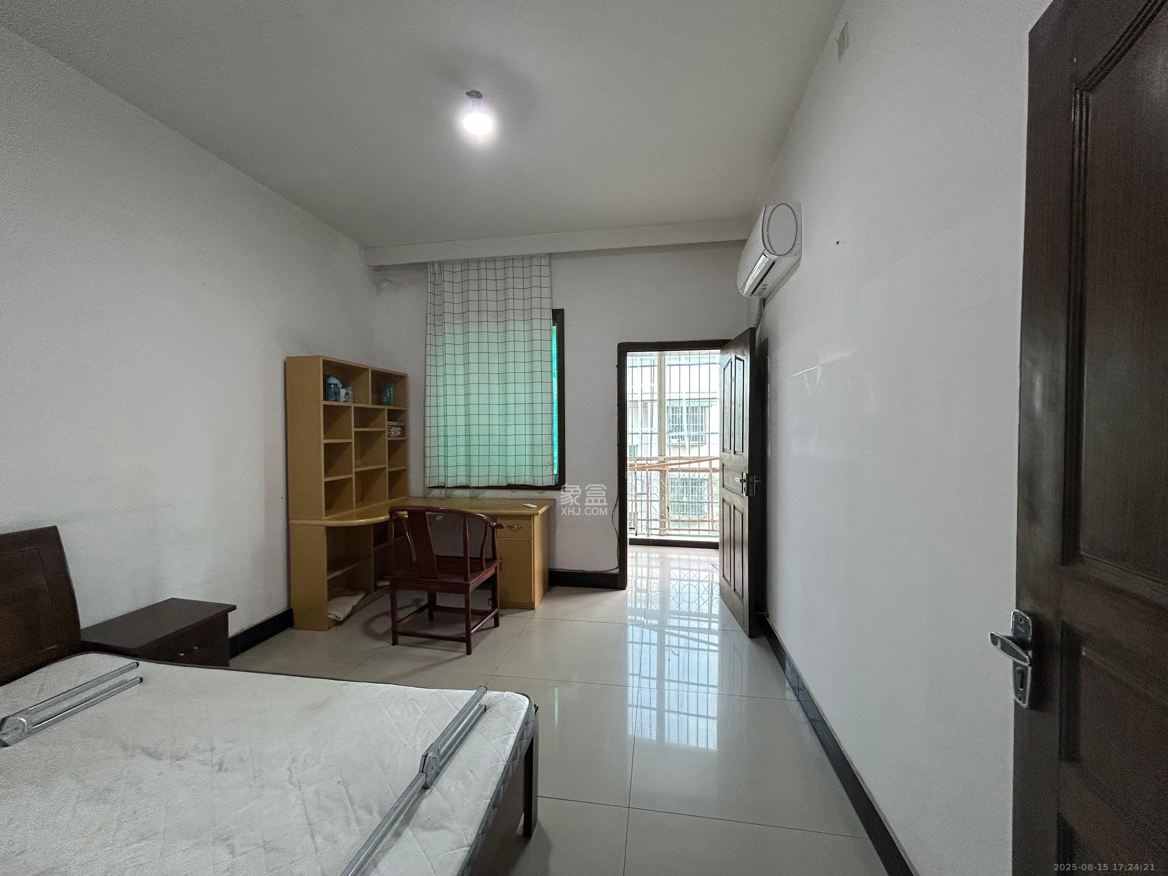 中南汽车世界 2室2厅1卫 1200.0元/月 中南汽车世界 2室2厅1卫 1200.0元/月室内图