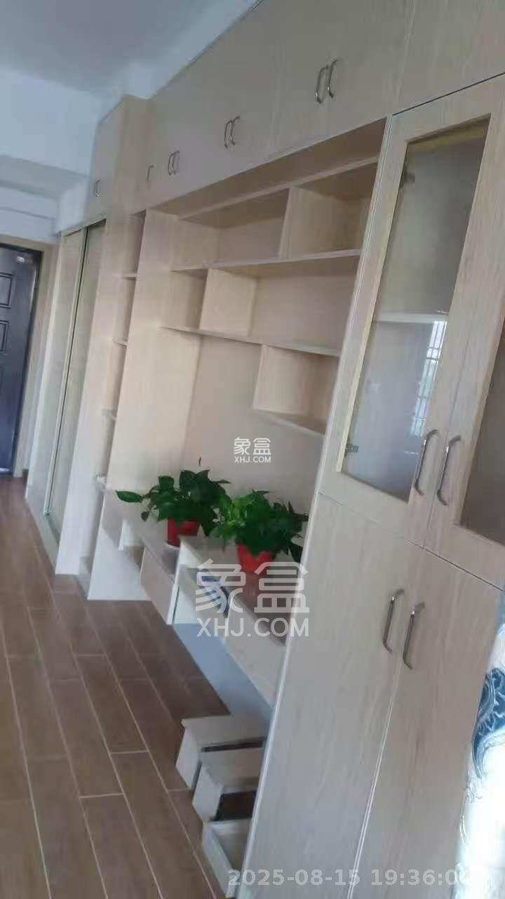 和隆花半里  1室1厅1卫    1800.0元/月 和隆花半里  1室1厅1卫    1800.0元/月室内图