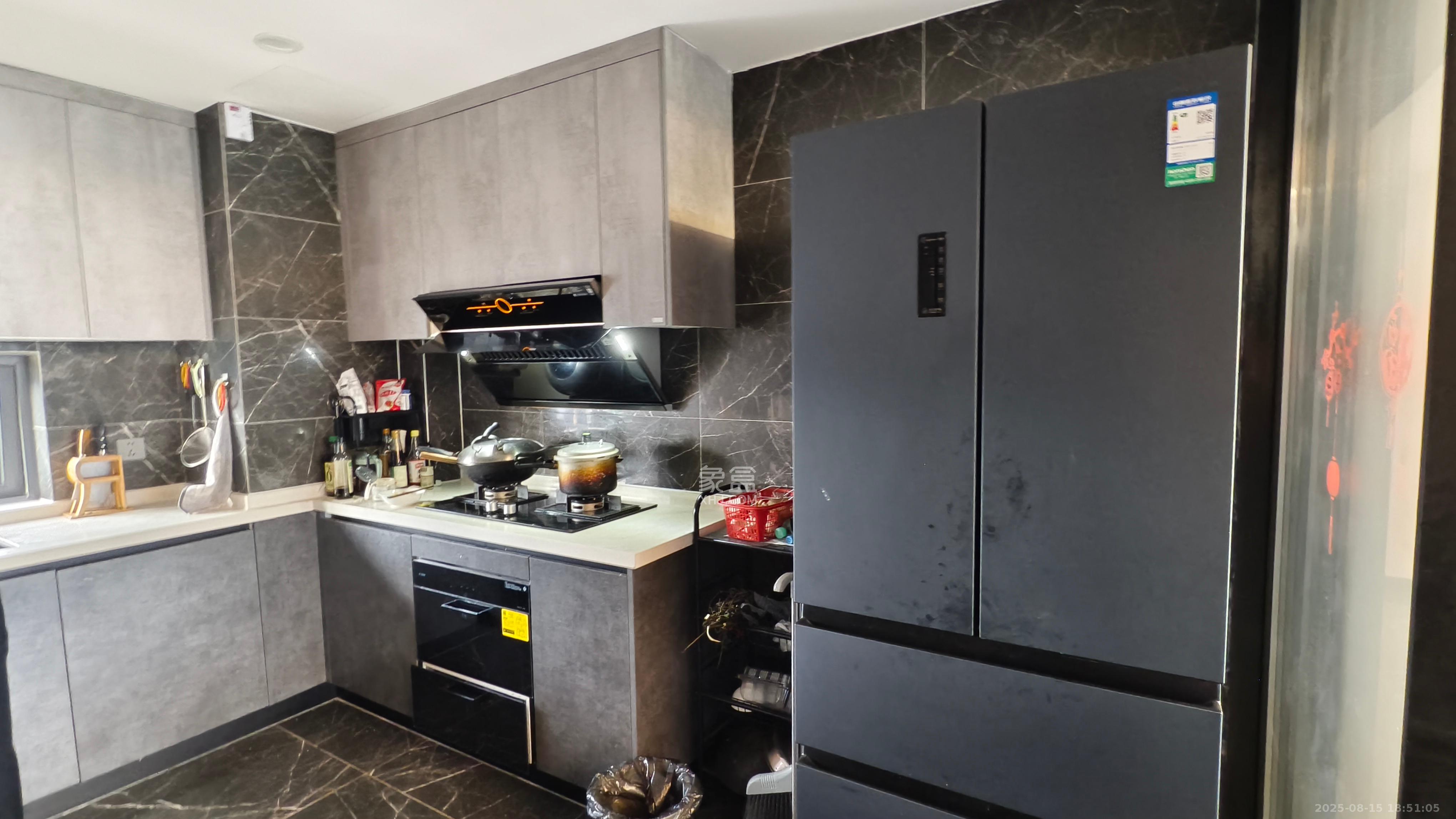 绿地麓云国际一期 6室2厅3卫 8500.0元/月 绿地麓云国际一期 6室2厅3卫 8500.0元/月室内图