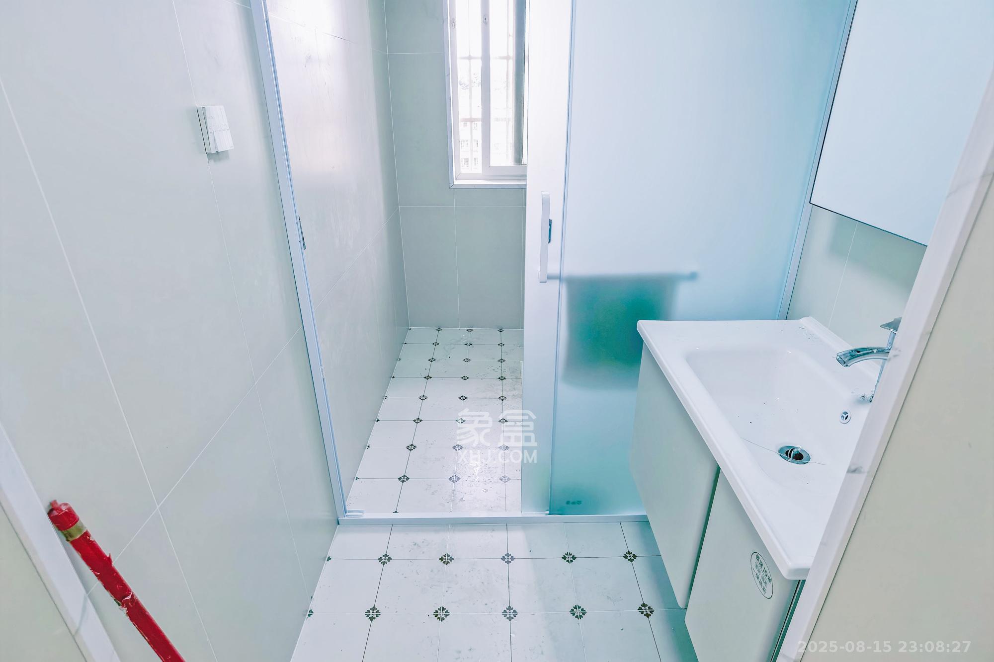 新诚小区 3室2厅1卫 59.8万 新诚小区 3室2厅1卫 59.8万卫生间