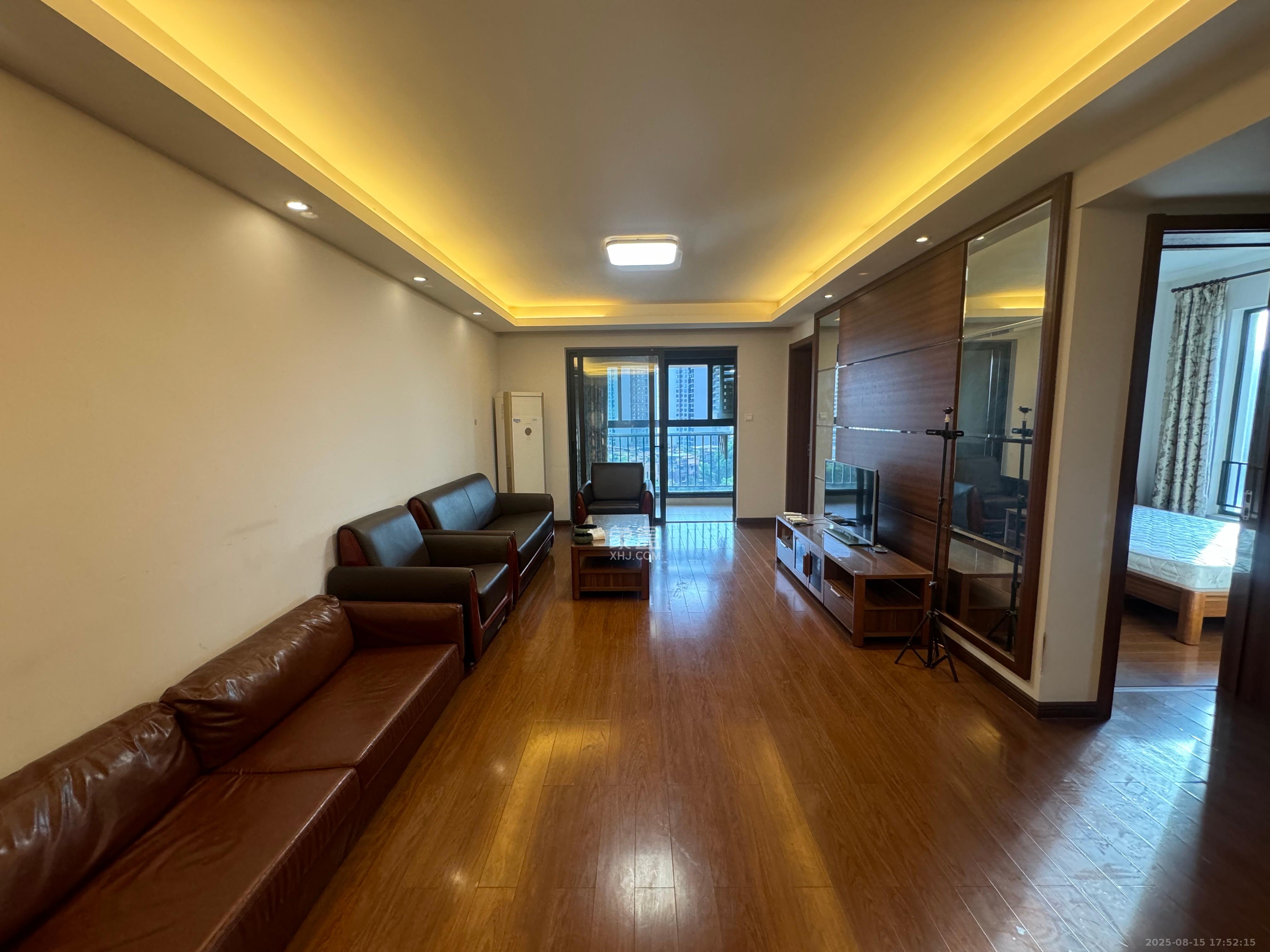 万科金域华府三四期  3室2厅1卫    2200.0元/月 万科金域华府三四期  3室2厅1卫    2200.0元/月室内图