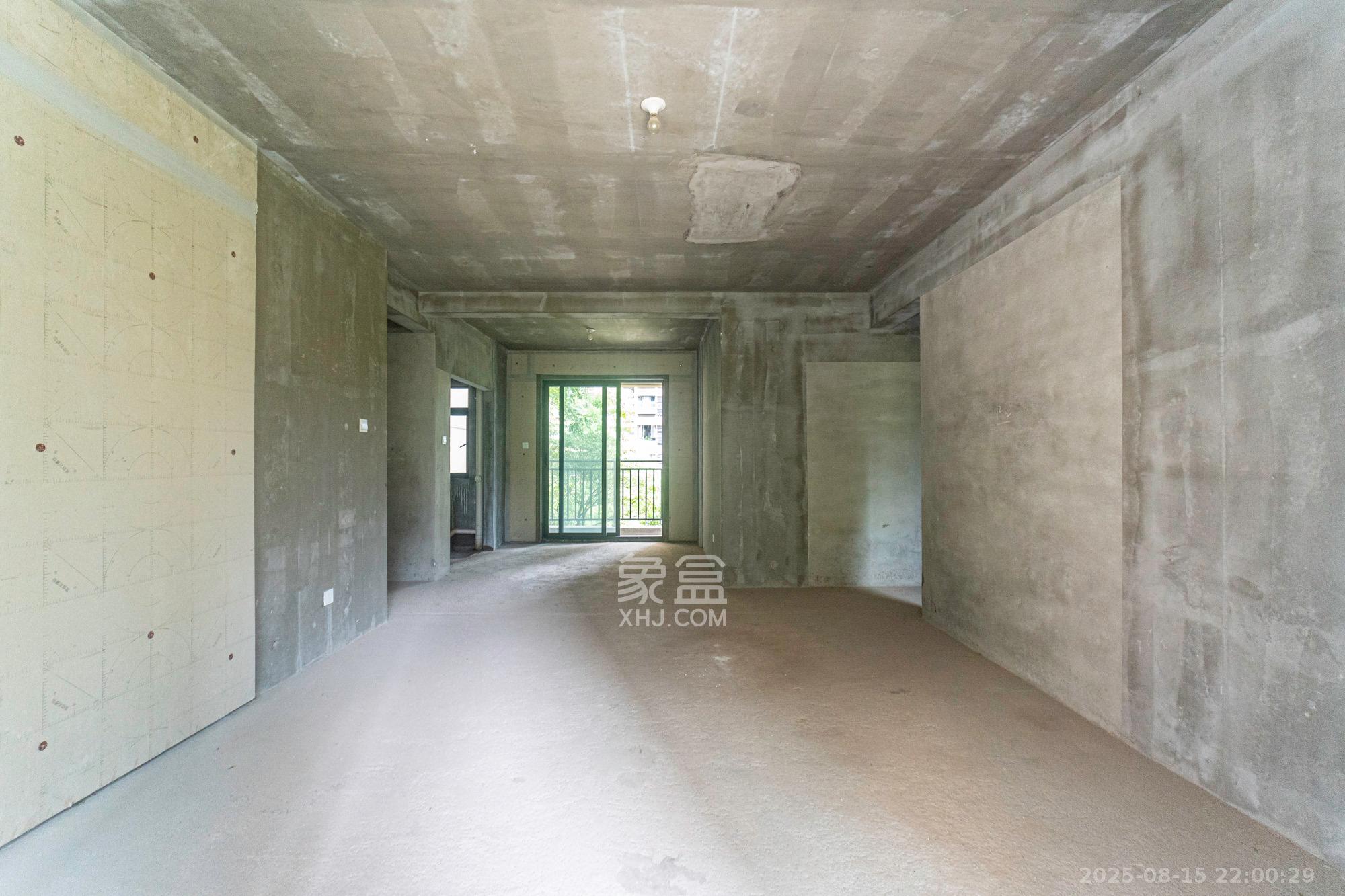 日盛湖湘花苑  4室2厅2卫    90.0万 日盛湖湘花苑  4室2厅2卫    90.0万客厅