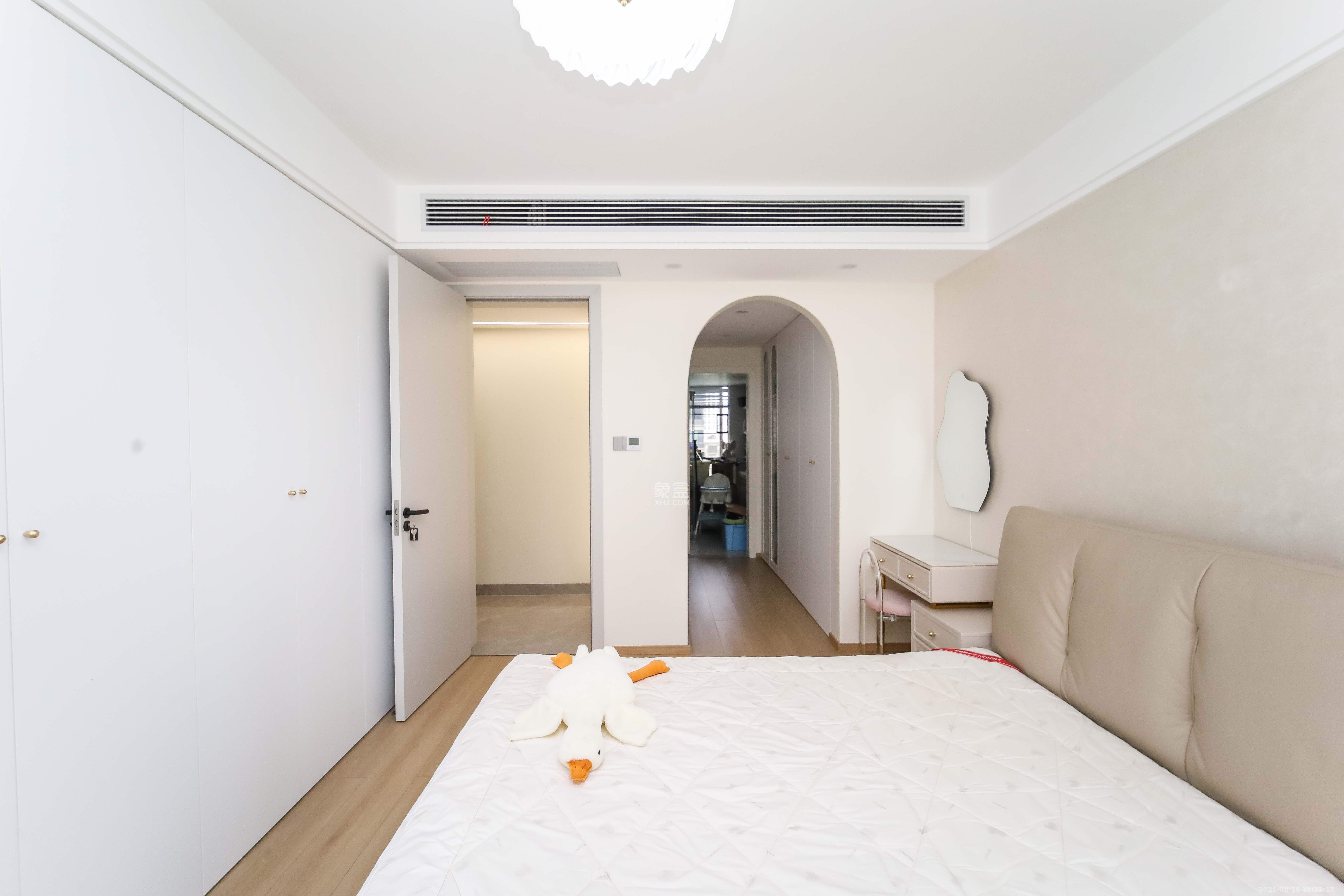 德奥悦东方  4室2厅2卫    260.0万卧室