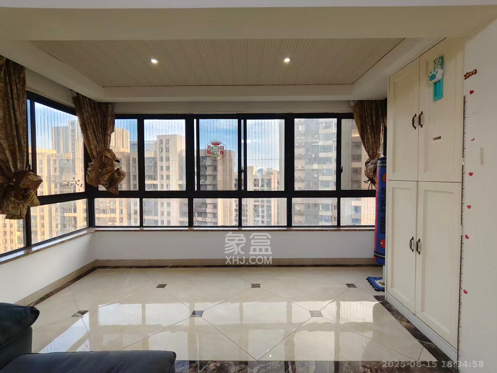 长房时代城 4室2厅2卫 4800.0元/月 长房时代城 4室2厅2卫 4800.0元/月室内图