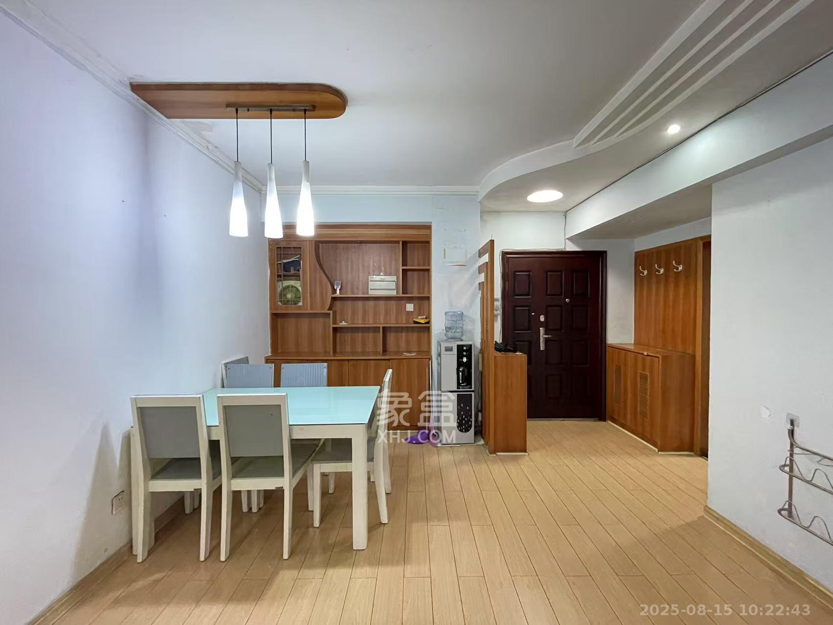 嘉逸名庭  2室2厅1卫    2300.0元/月 嘉逸名庭  2室2厅1卫    2300.0元/月室内图