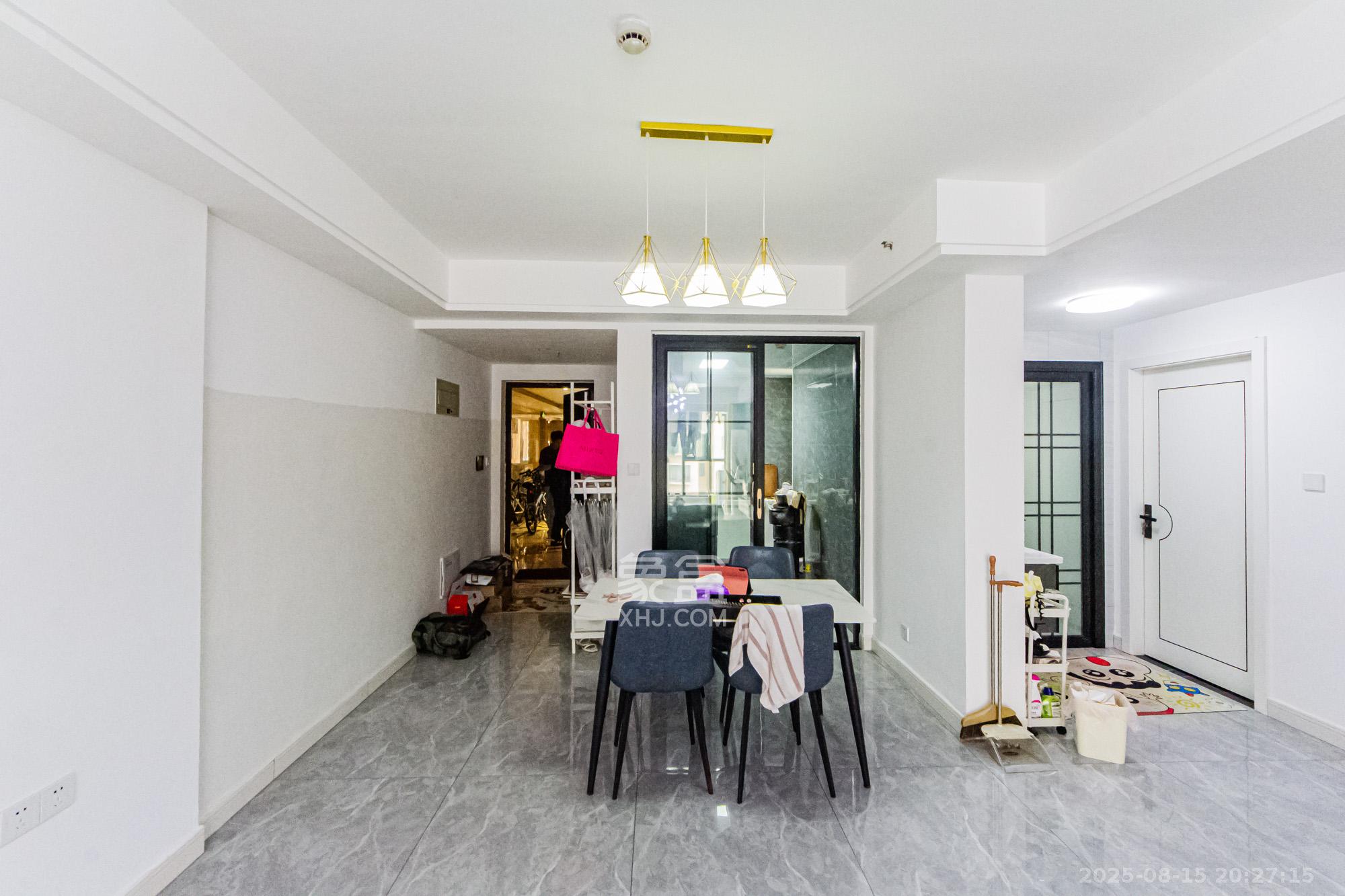 北辰三角洲E7区  3室2厅2卫    165.0万 北辰三角洲E7区  3室2厅2卫    165.0万客厅