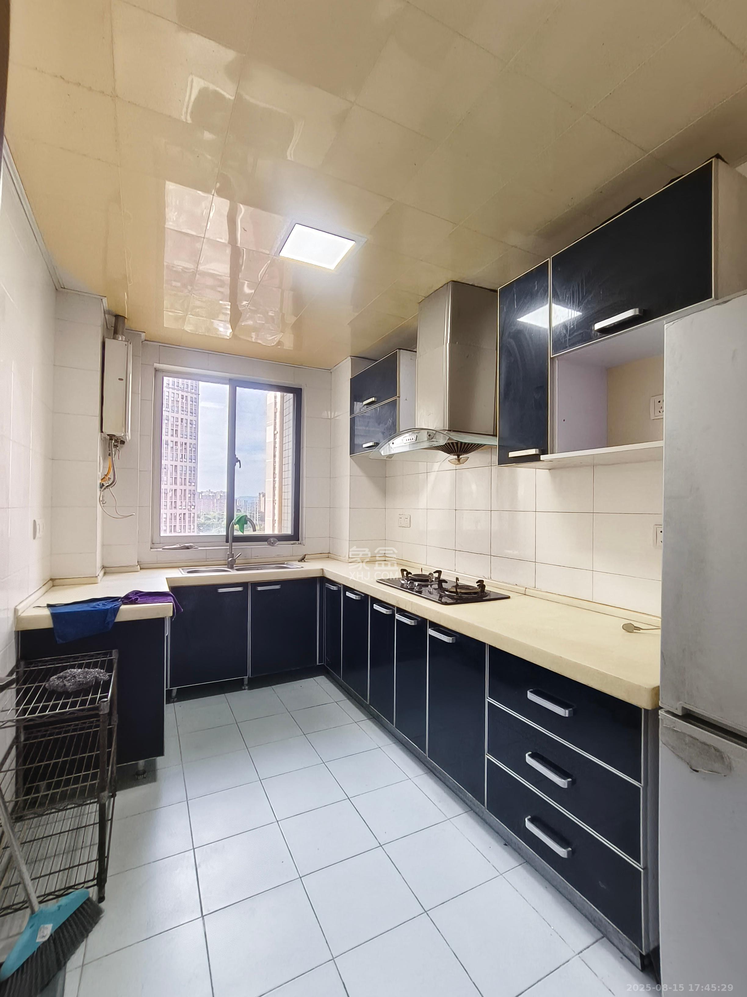 四季美景三期(四季美景水木轩) 3室2厅2卫 2500.0元/月 四季美景三期(四季美景水木轩) 3室2厅2卫 2500.0元/月室内图