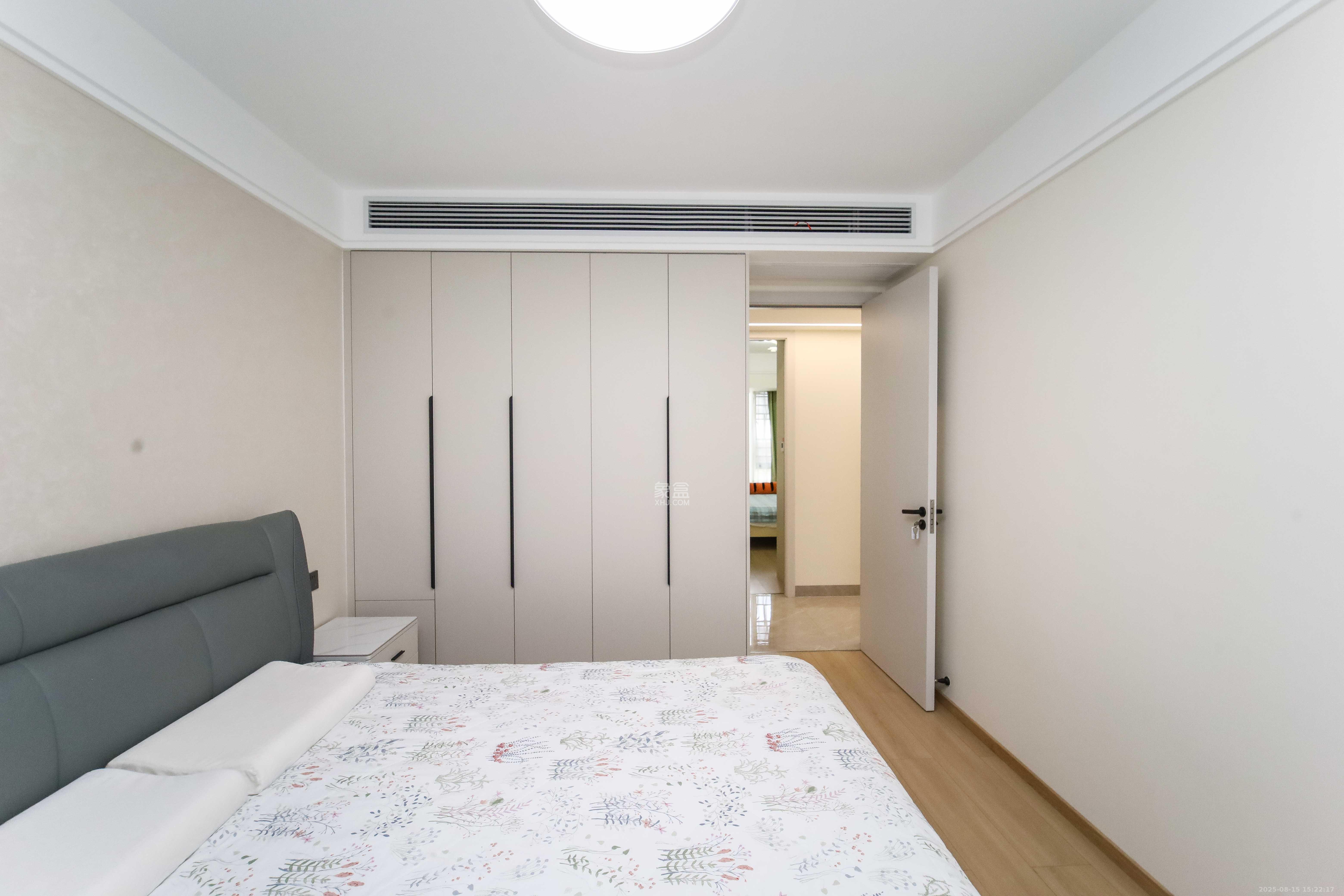 德奥悦东方  4室2厅2卫    260.0万卧室