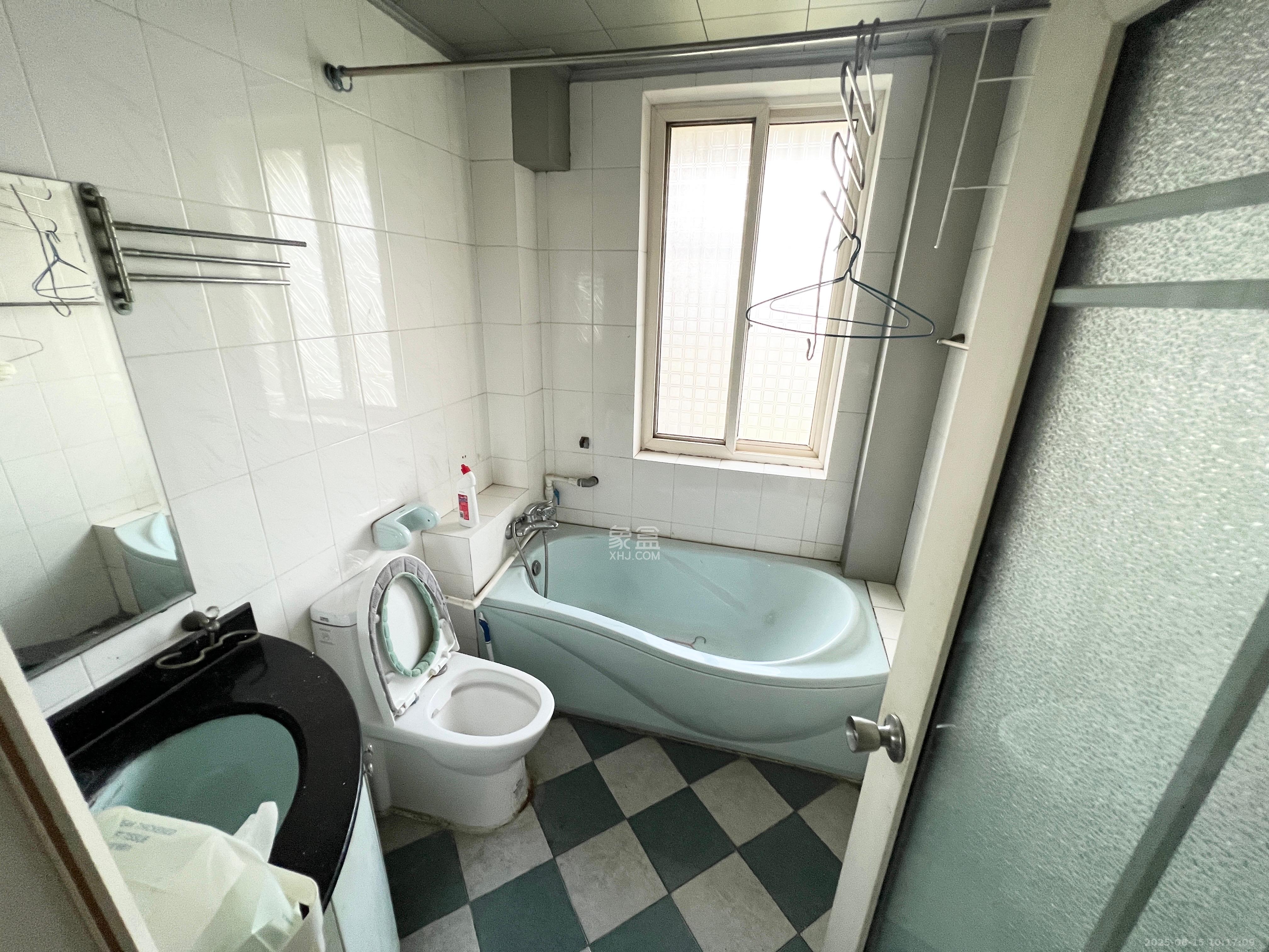 湘博楼 3室2厅2卫 1800.0元/月 湘博楼 3室2厅2卫 1800.0元/月室内图